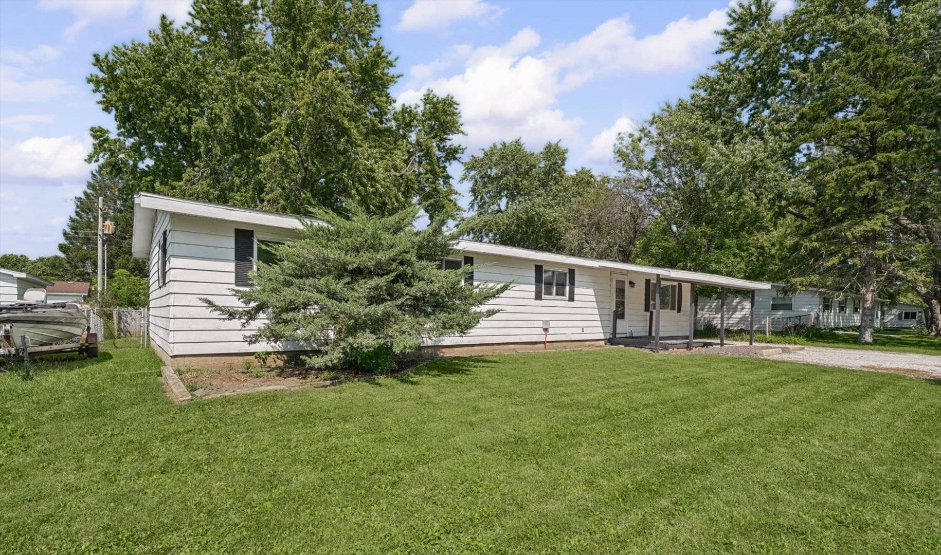 702 W Park ST, Thomasboro, IL 61878