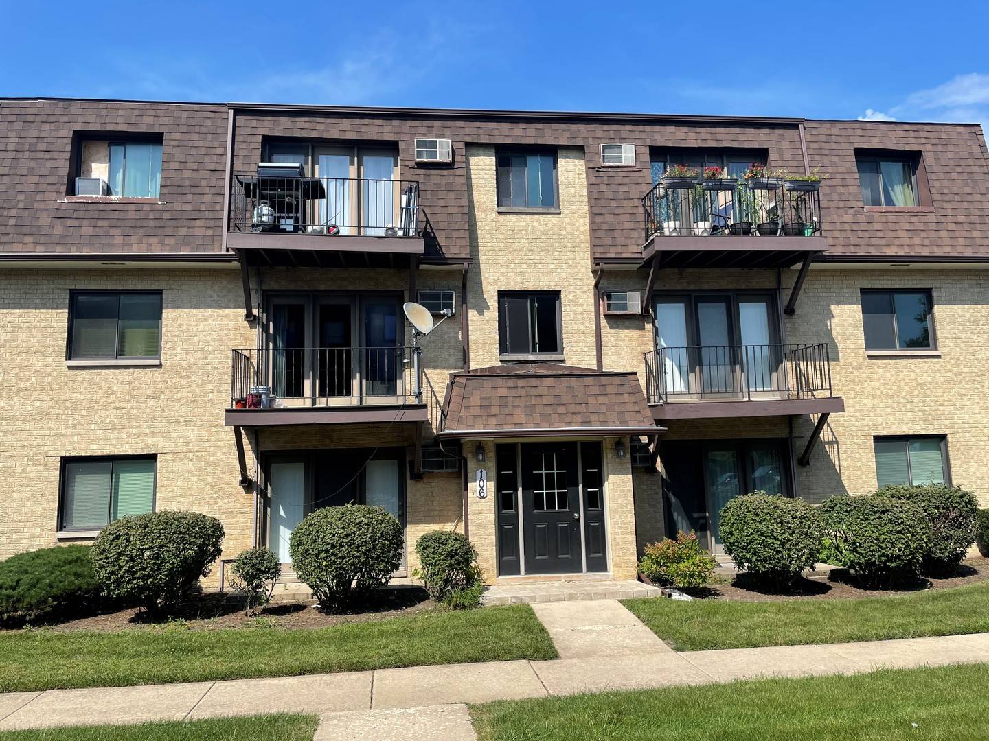 106 Olesen DR #101, Naperville, IL 60540