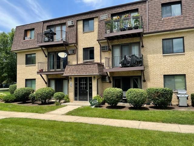 106 Olesen DR #201, Naperville, IL 60540