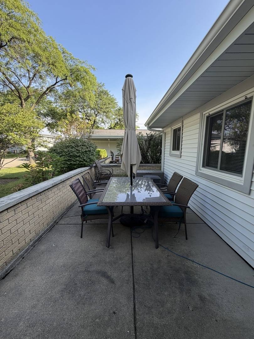1125 Taunton CT, Schaumburg, IL 60193