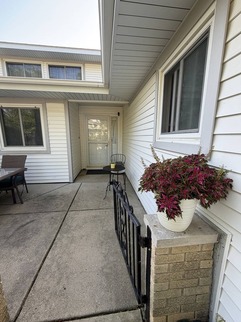 1125 Taunton CT, Schaumburg, IL 60193