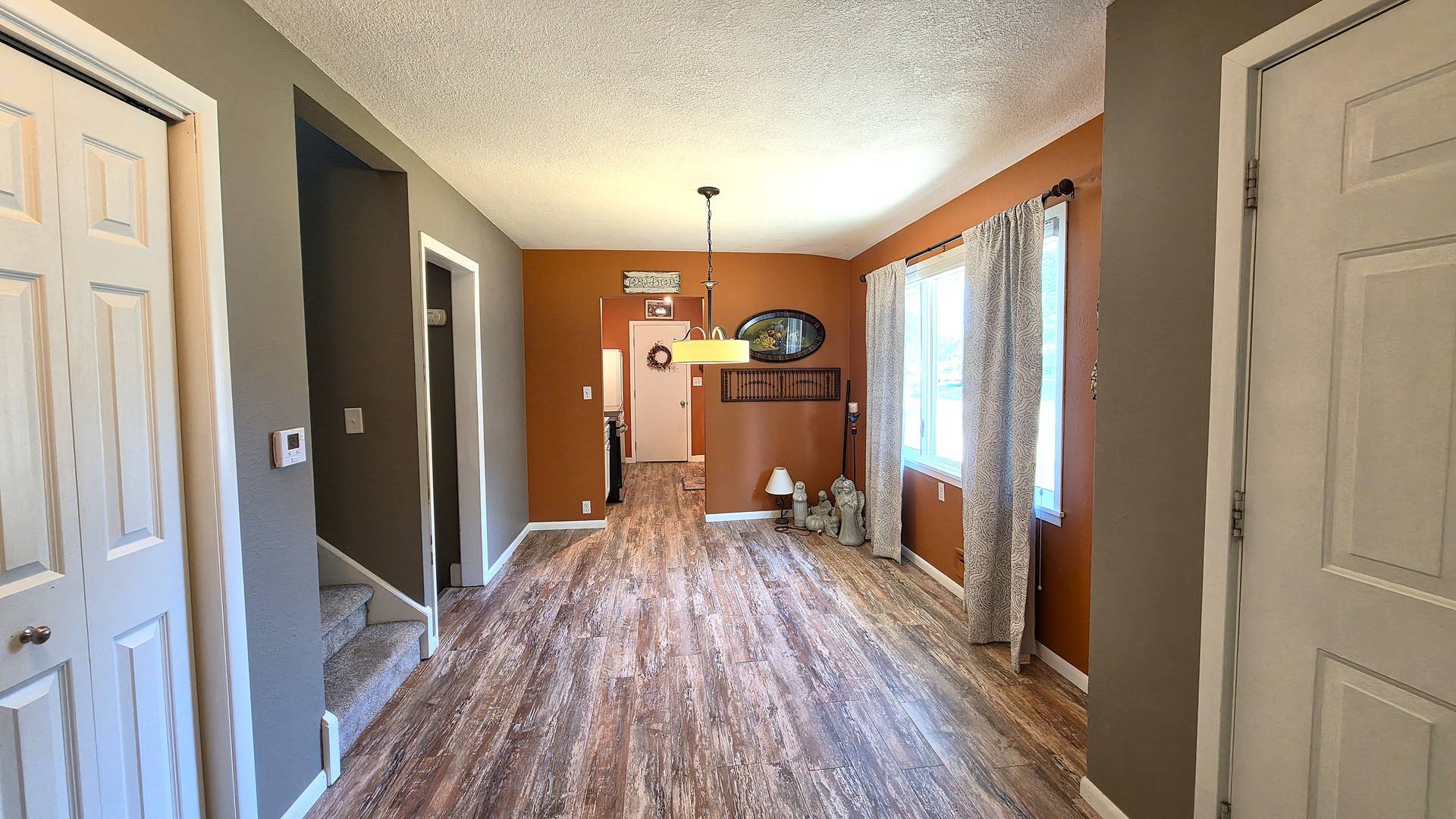1410 Broadview DR, Bettendorf, IA 52722