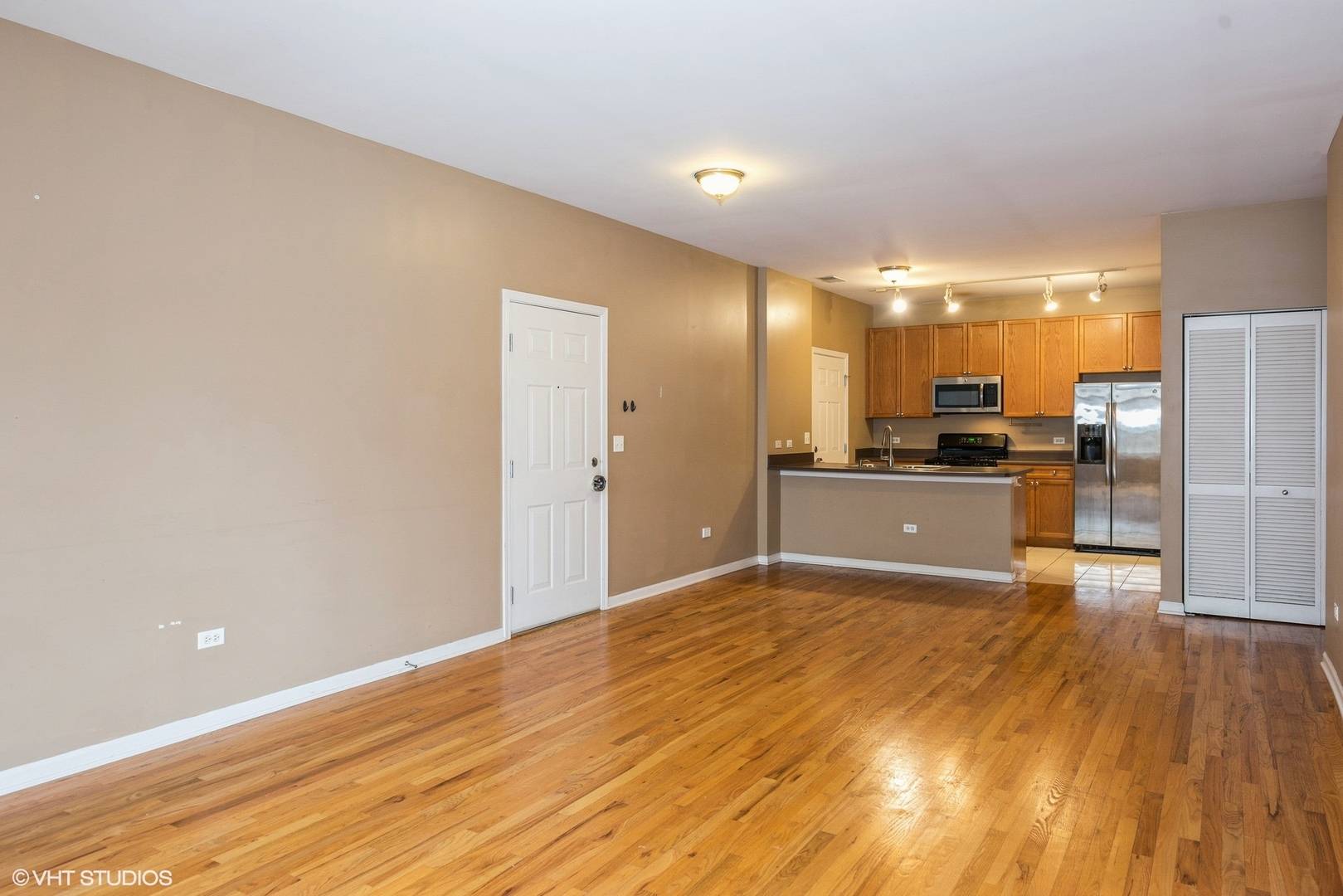 758 W 15th ST #2A, Chicago, IL 60607