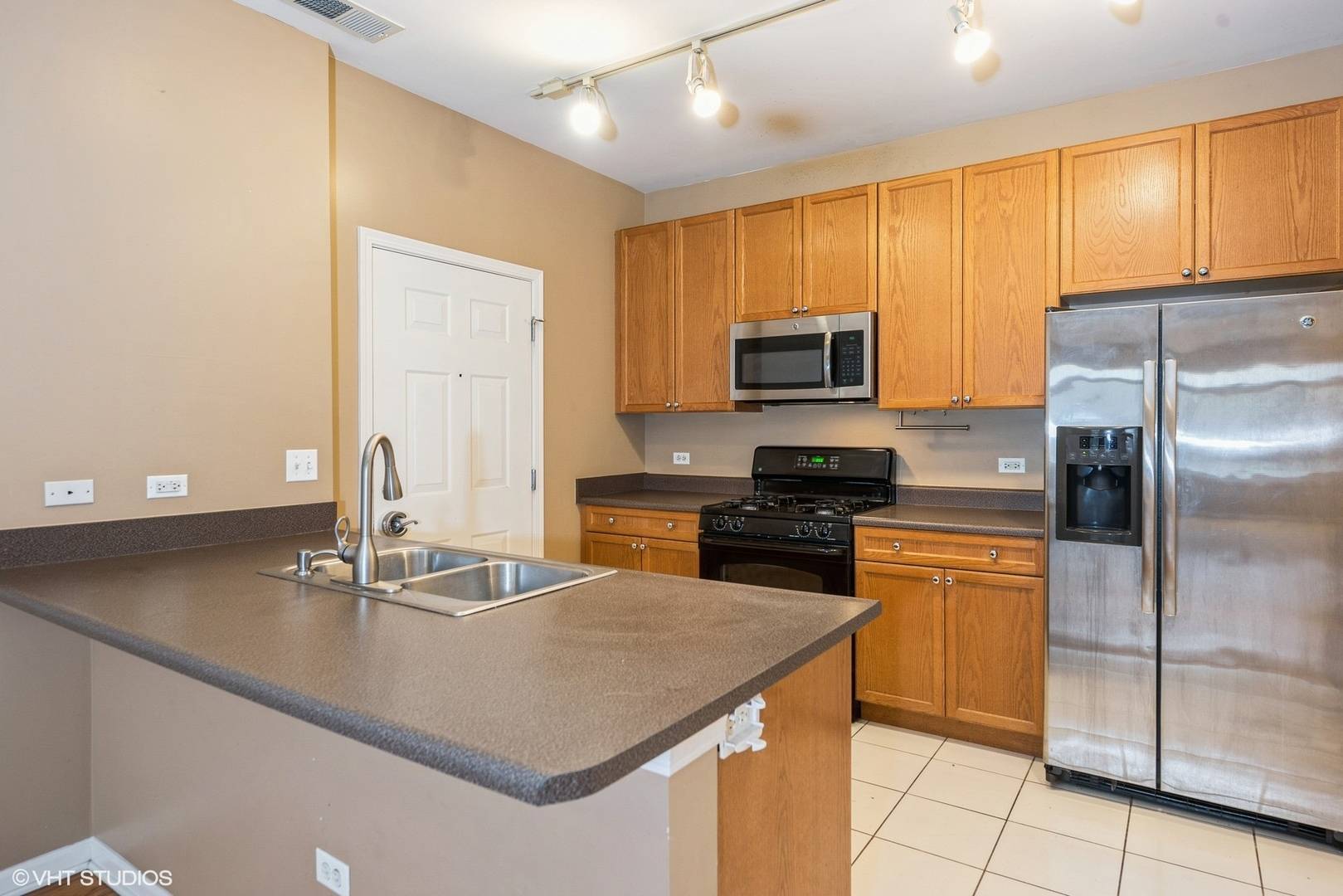 758 W 15th ST #2A, Chicago, IL 60607