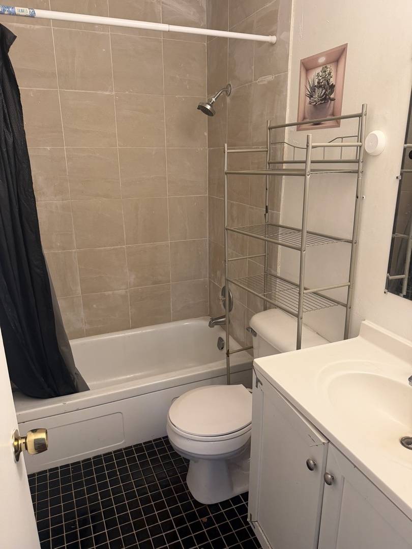 510 Hill DR #207, Hoffman Estates, IL 60194