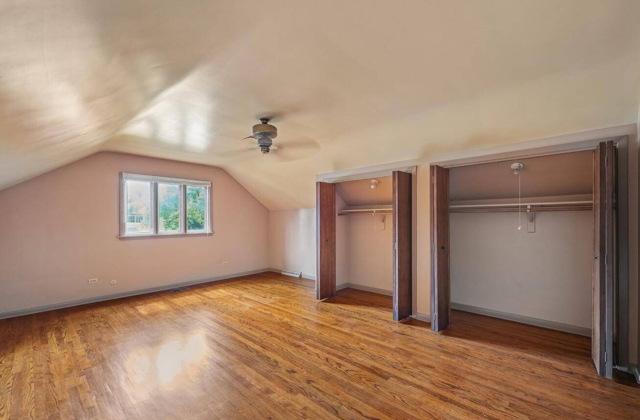 2720 Appletree LN, Northbrook, IL 60062