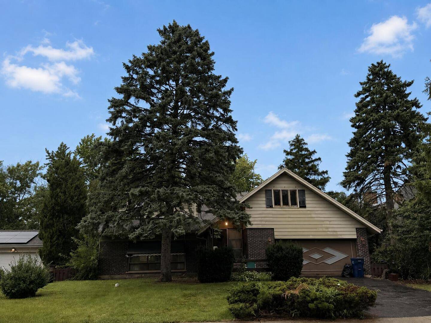 2720 Appletree LN, Northbrook, IL 60062