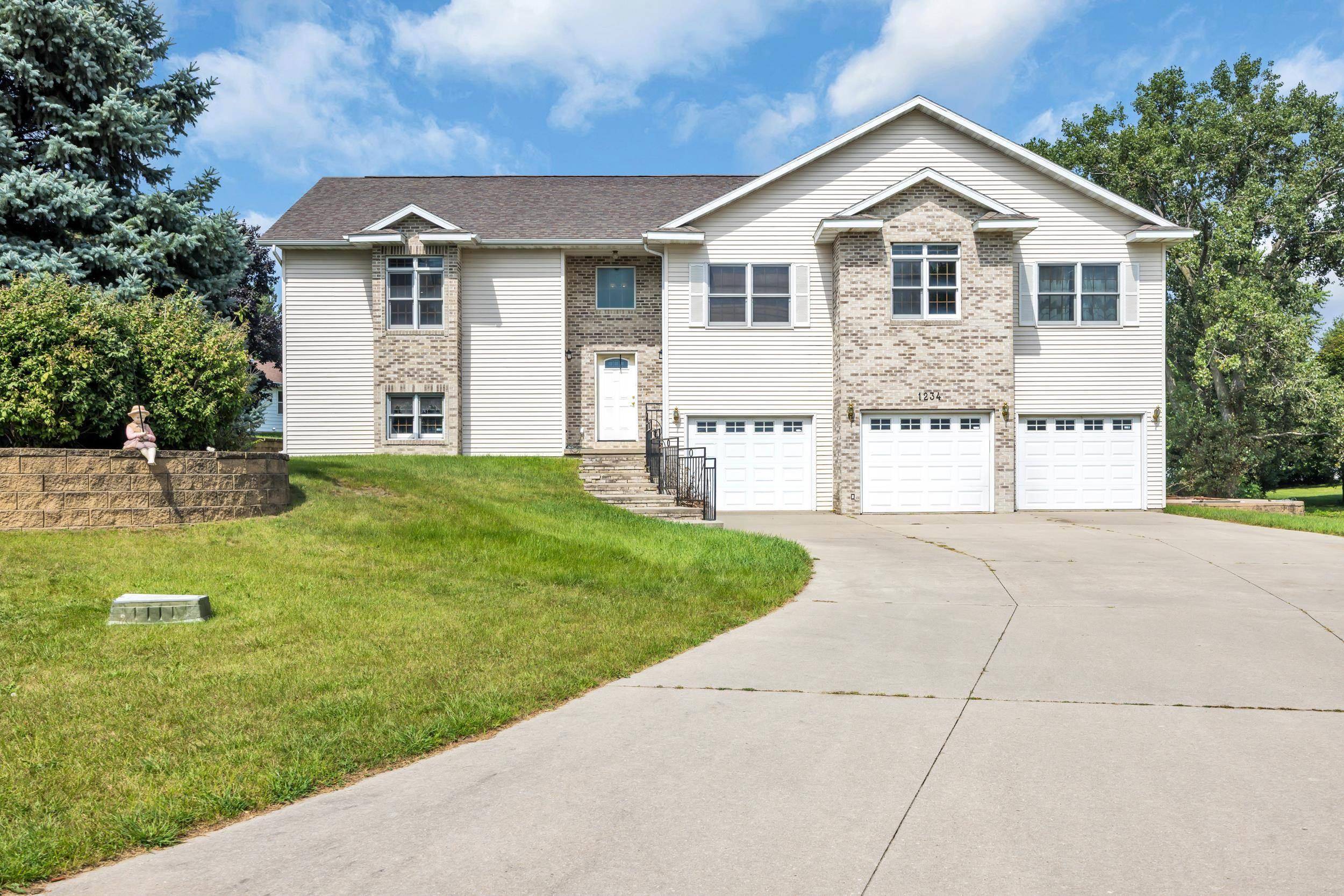 1234 10th Street, Jesup, IA 50648