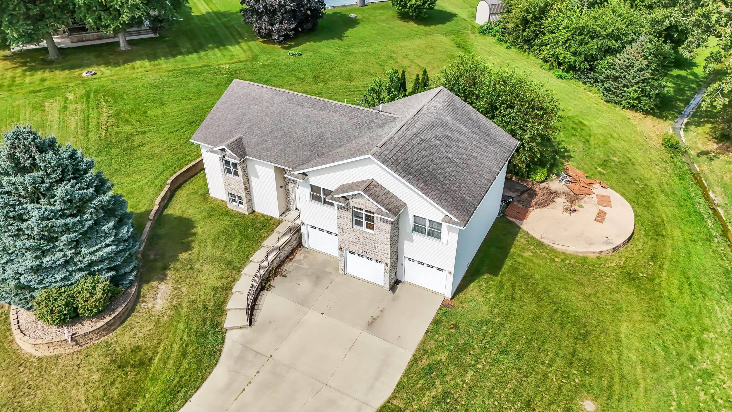 1234 10th Street, Jesup, IA 50648