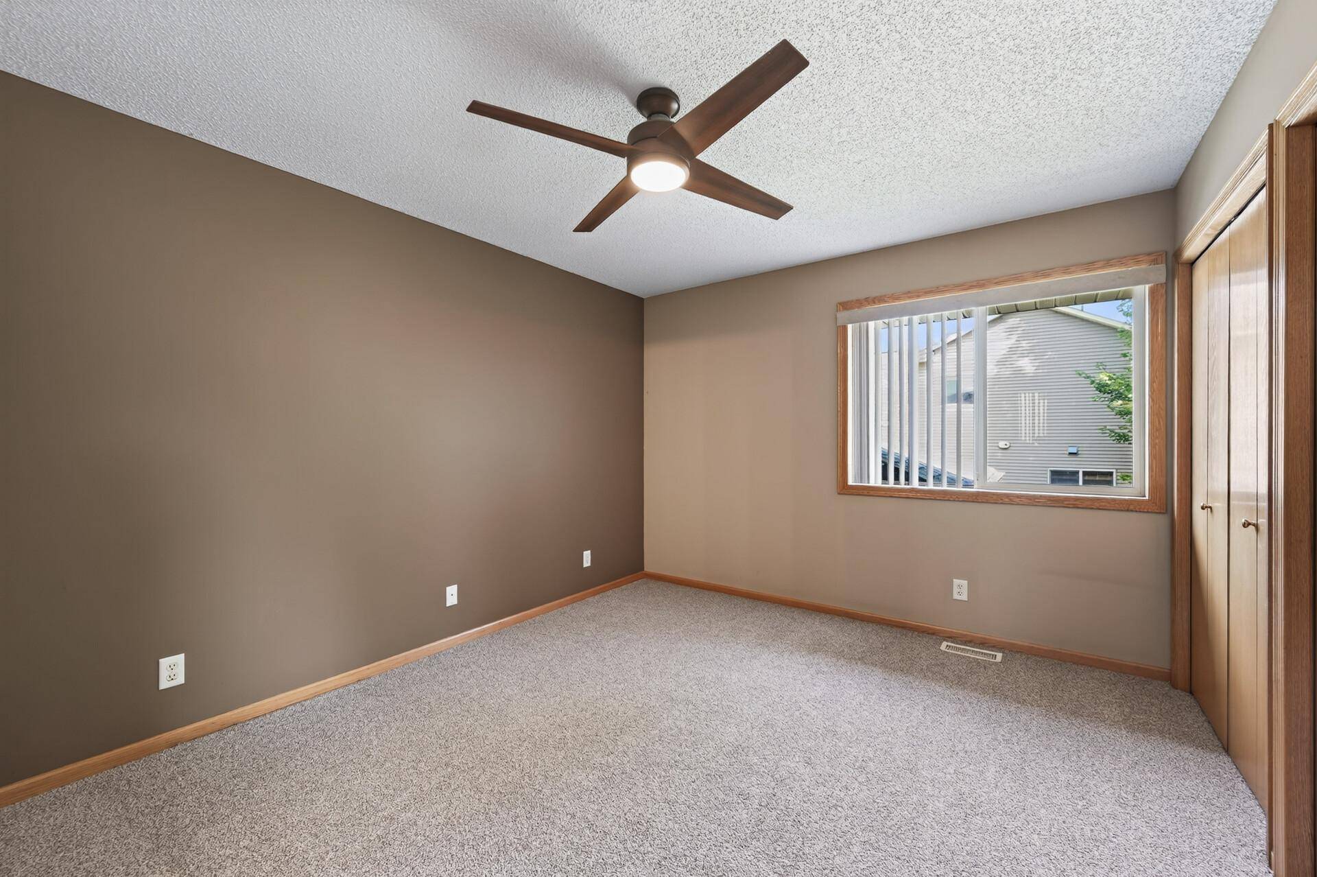 6007 Nathan Blvd, Rockford, MN 55373