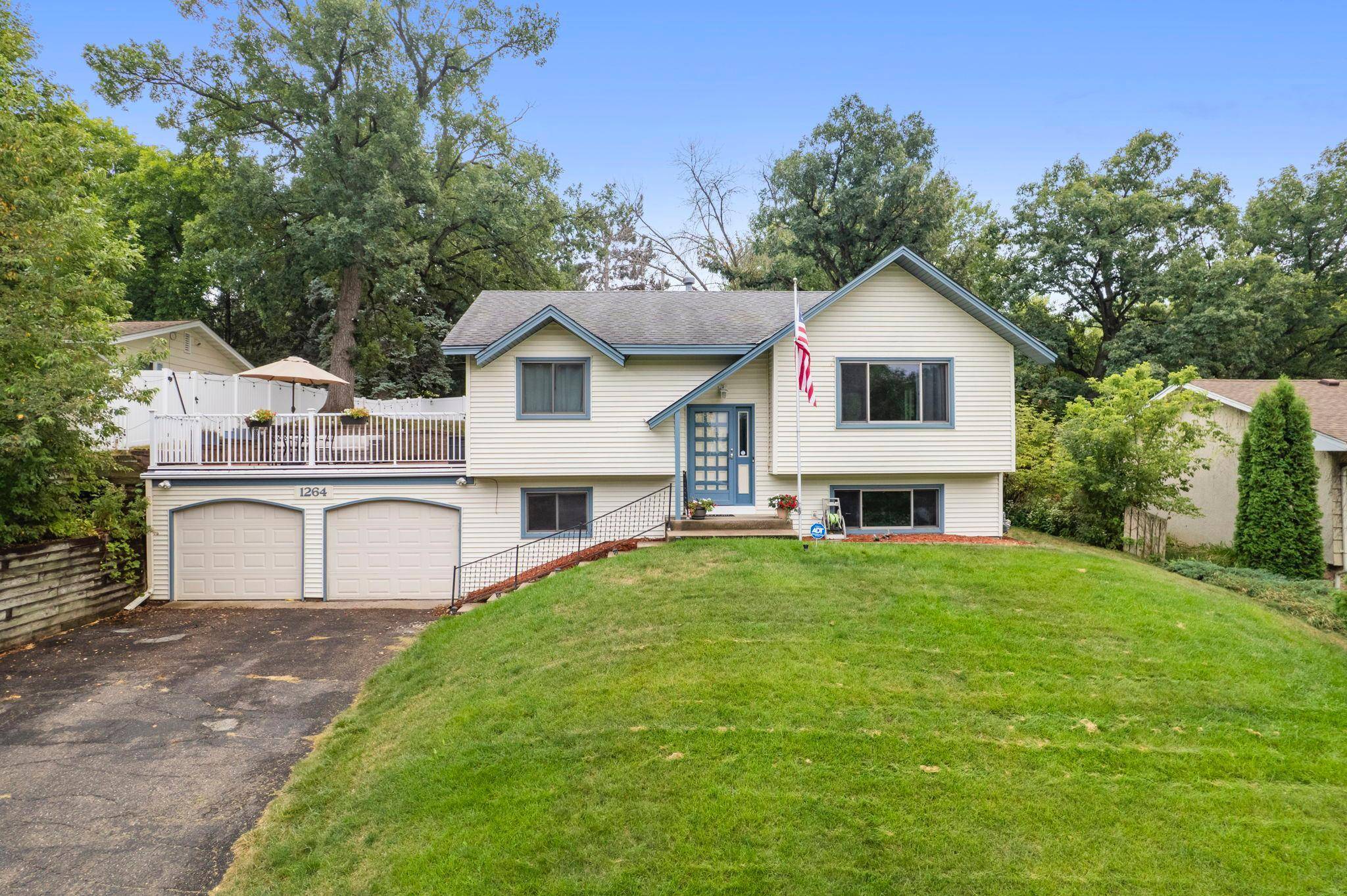 1264 Hathaway LN NE, Fridley, MN 55432