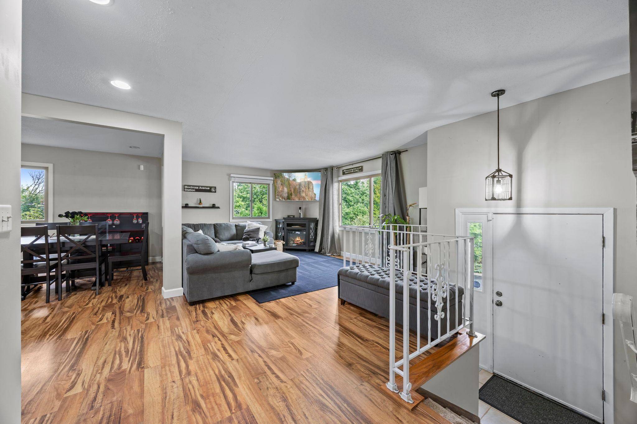 1264 Hathaway LN NE, Fridley, MN 55432