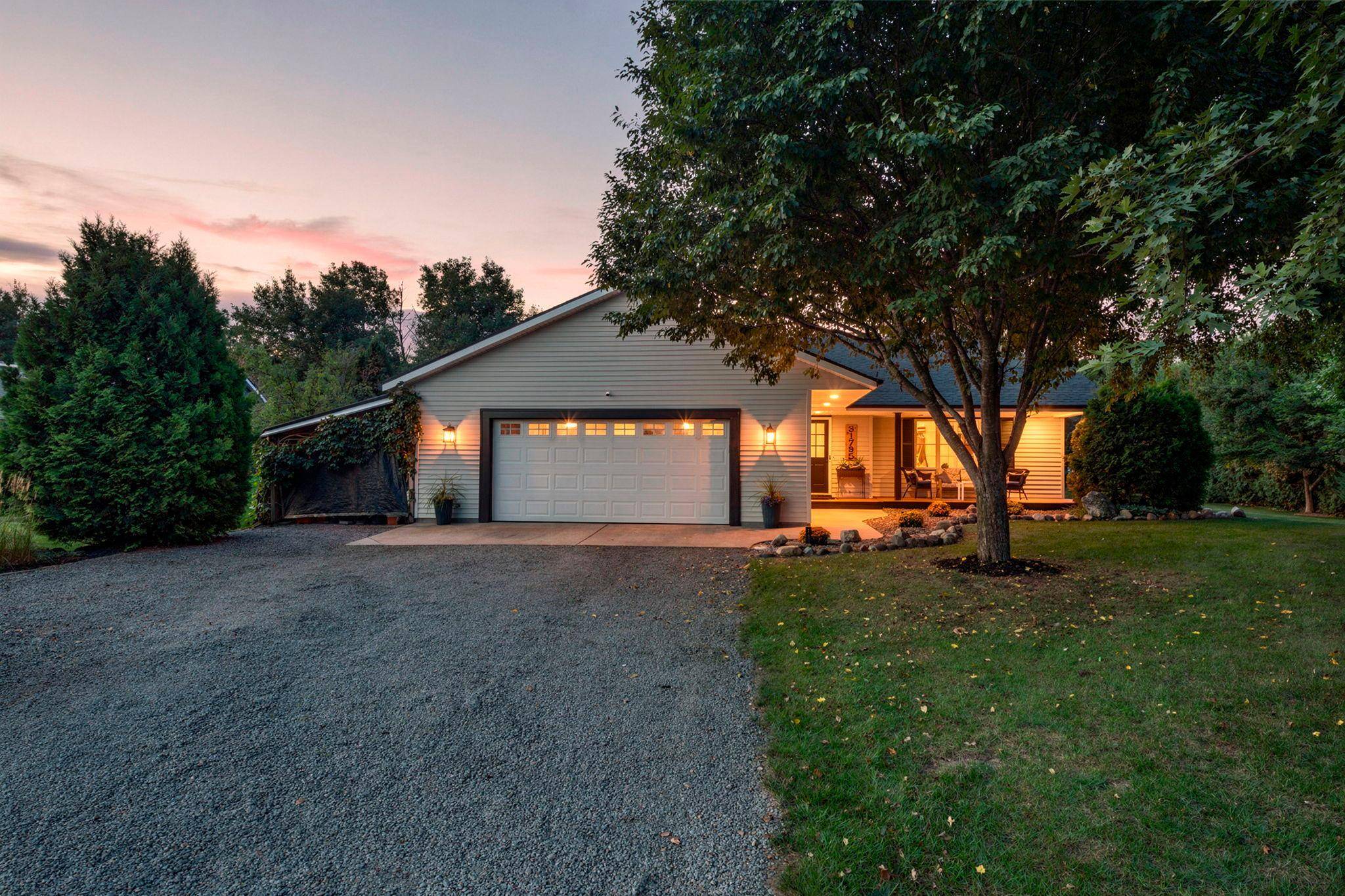 31795 Lakeway DR NE, Cambridge, MN 55008