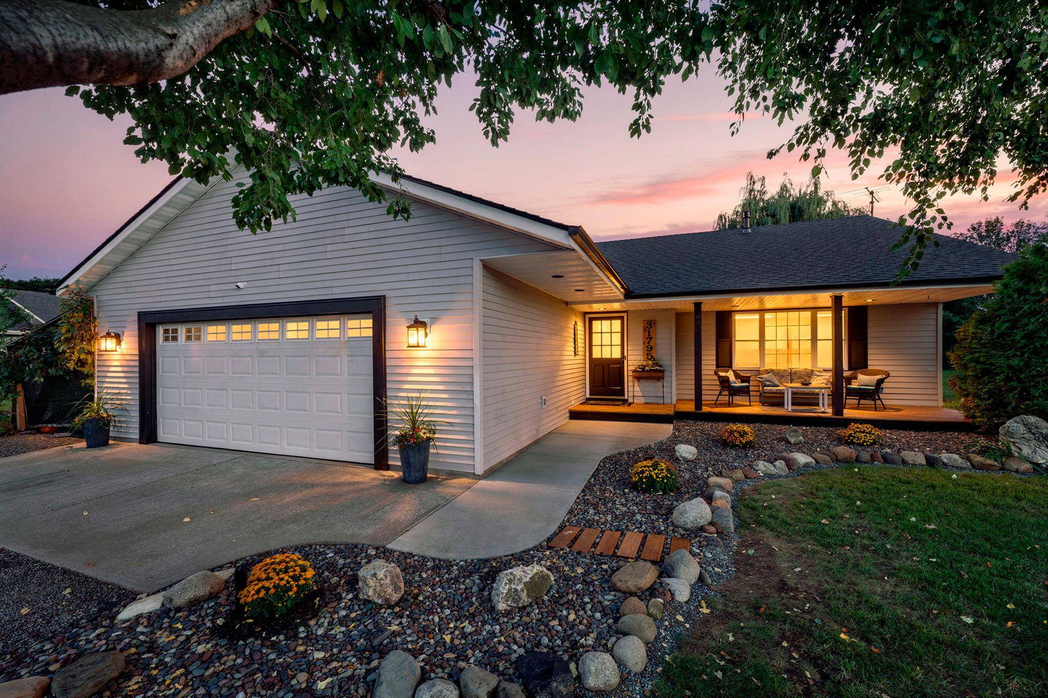 31795 Lakeway DR NE, Cambridge, MN 55008