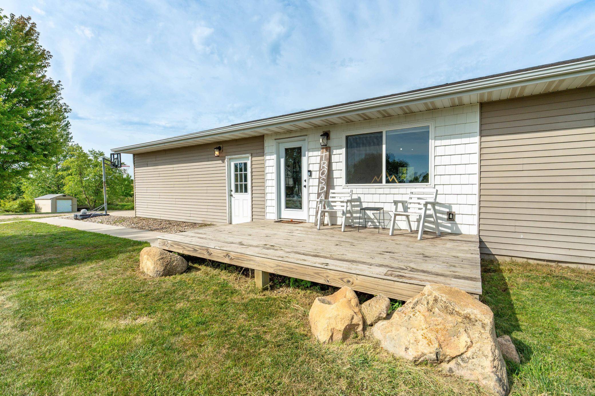 18613 Peninsula TRL, Battle Lake, MN 56515