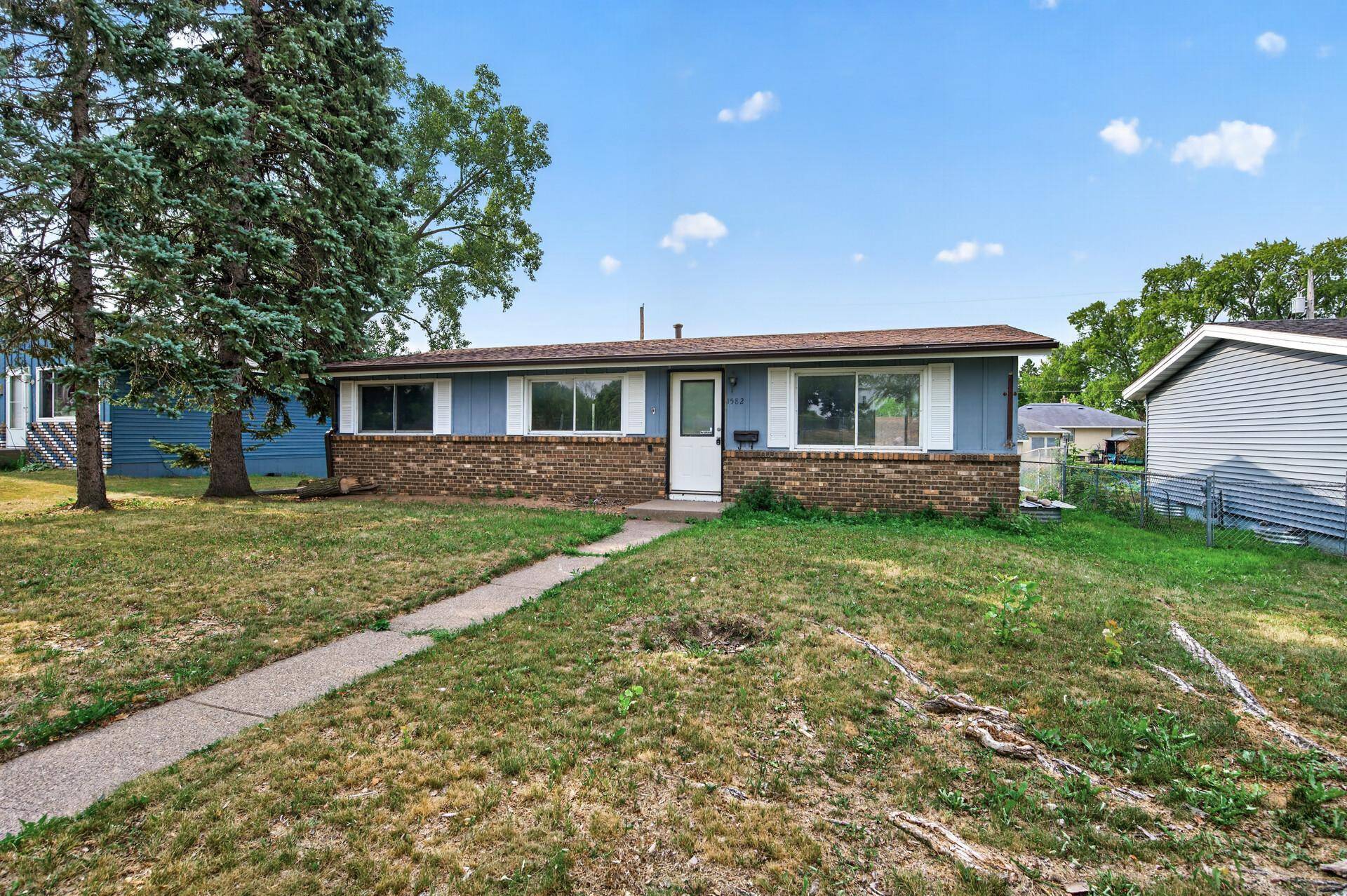 1582 3rd ST E, Saint Paul, MN 55106