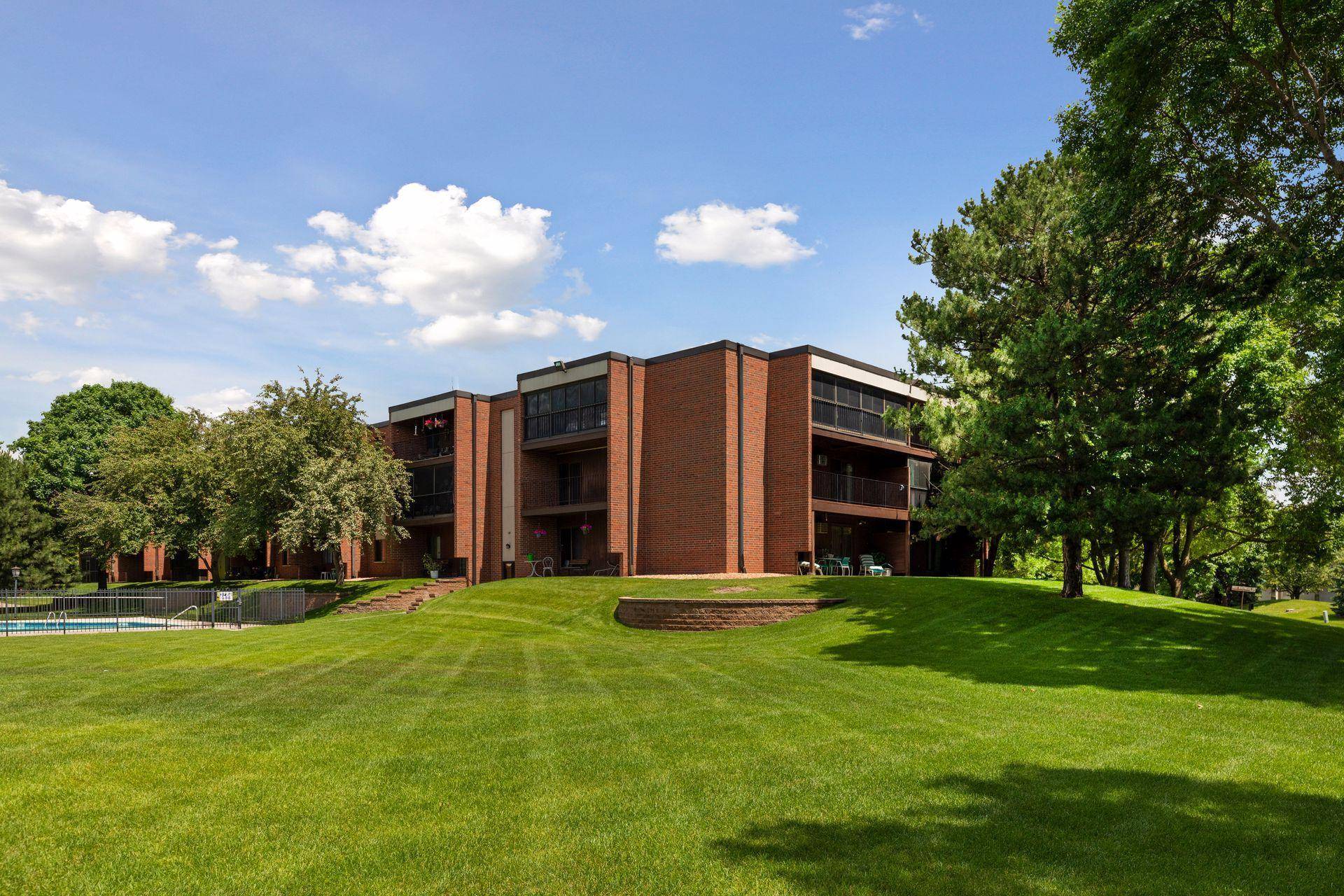 1800 Riverwood DR #219, Burnsville, MN 55337