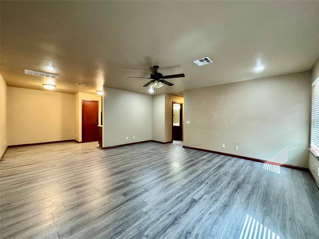 1607 E Lawter RD, Weatherford, OK 73096
