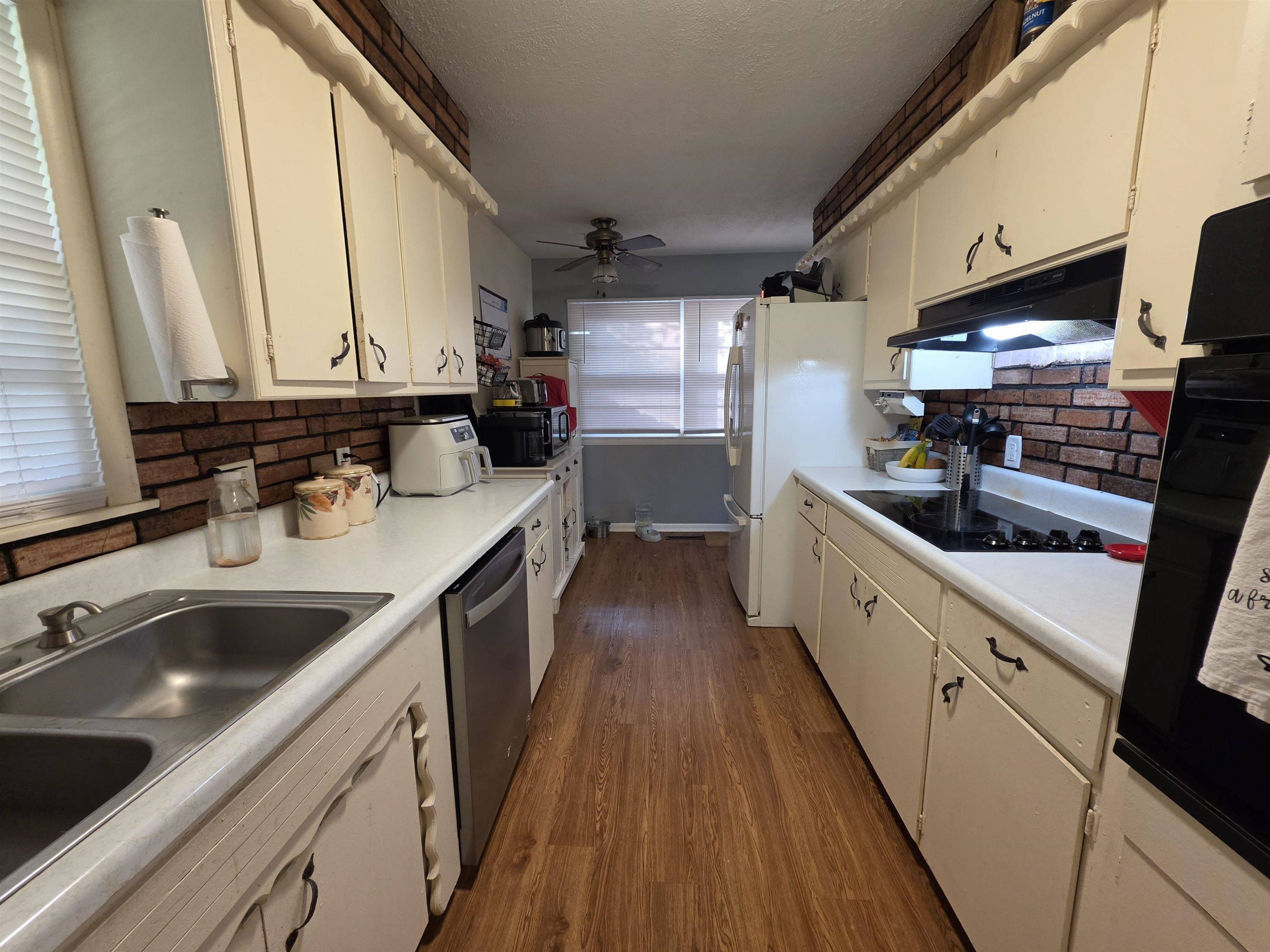 2219 Edward St, Salina, KS 67401