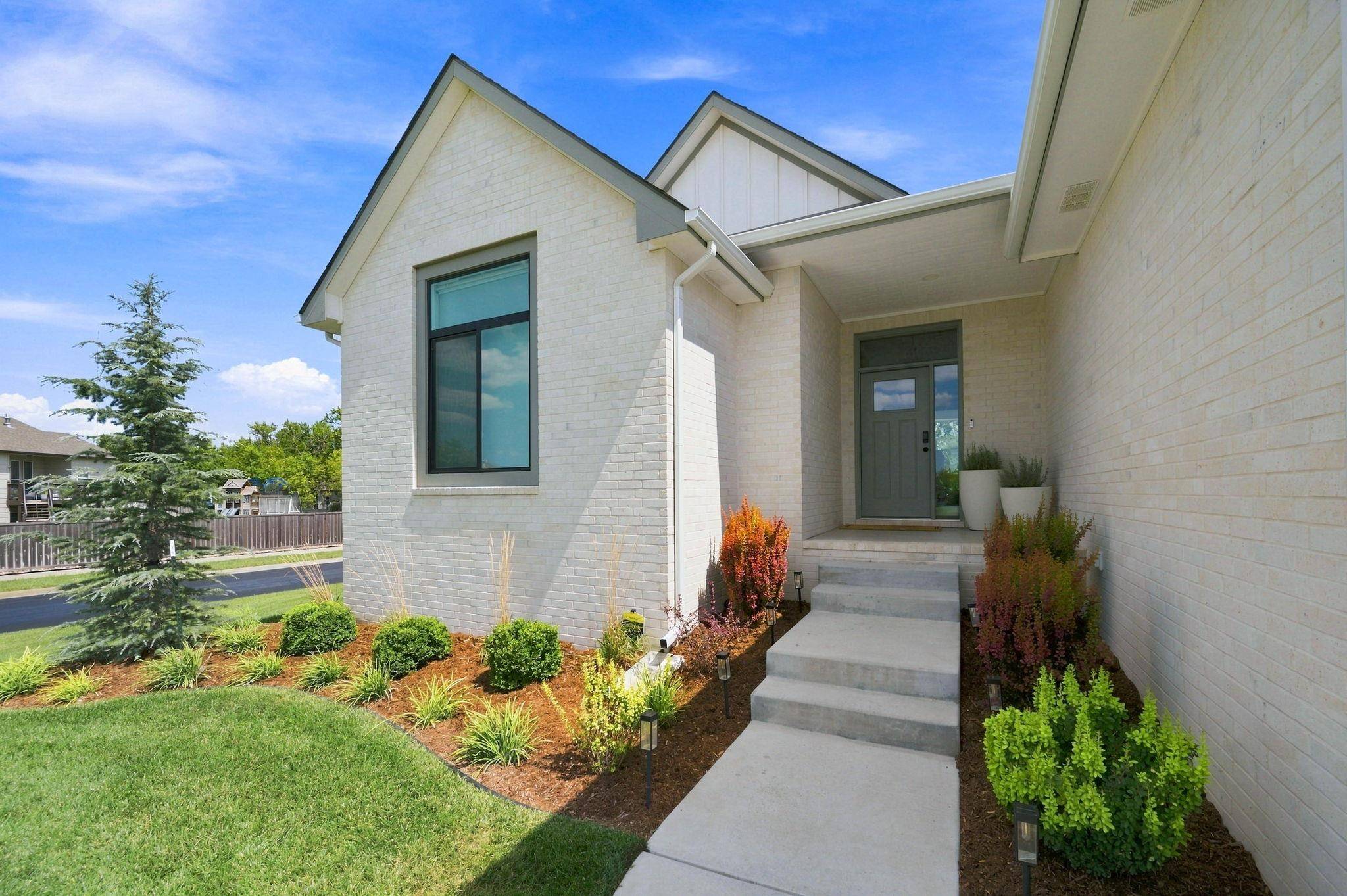 2602 N Emerald Ct, Andover, KS 67002