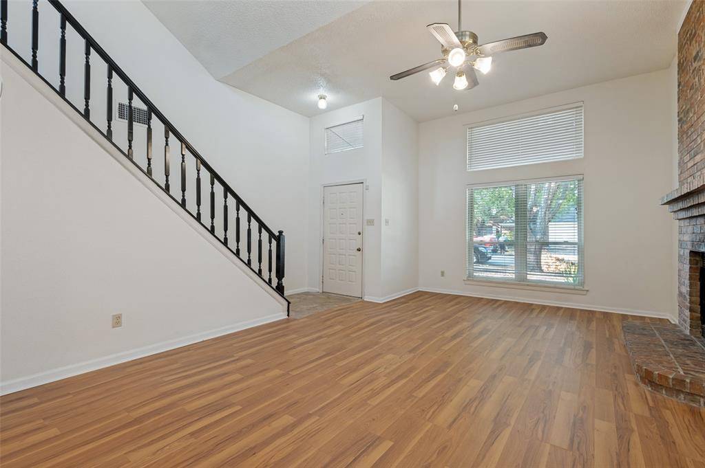 617 Valley Spring Drive, Arlington, TX 76018
