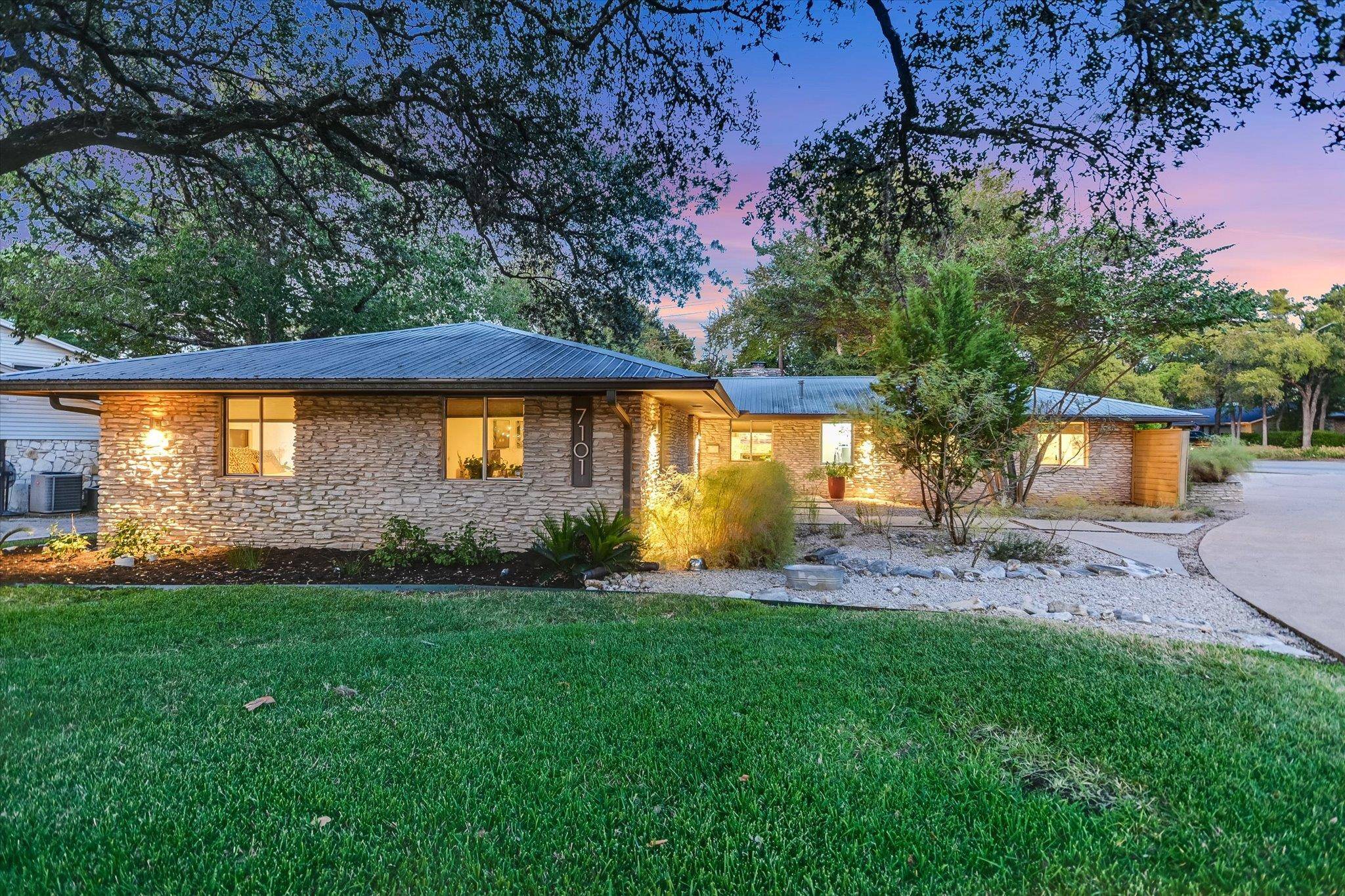 7101 Sungate DR, Austin, TX 78731