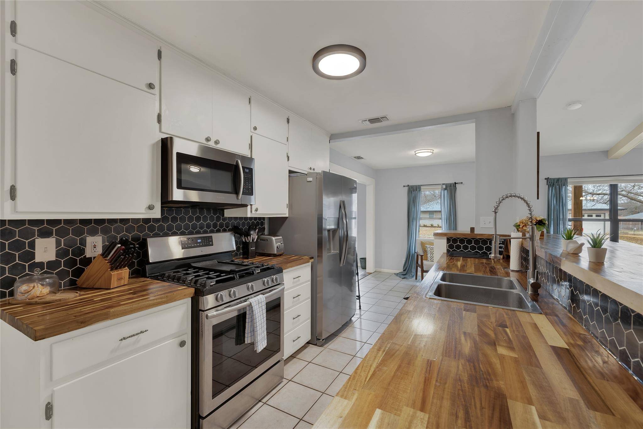 217 W Driftwood DR, Fredericksburg, TX 78624