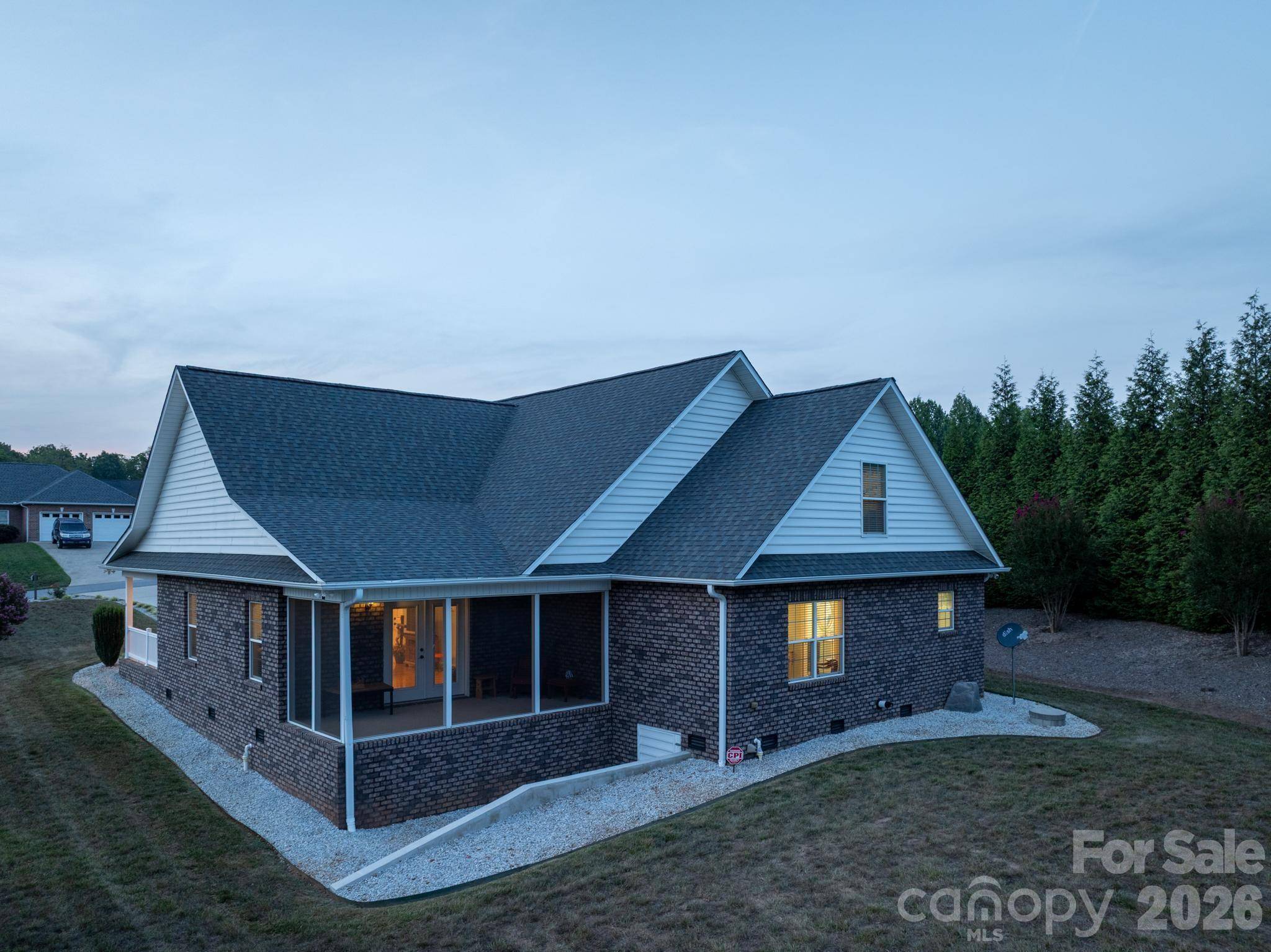 100 Rivercliff DR, Hudson, NC 28638