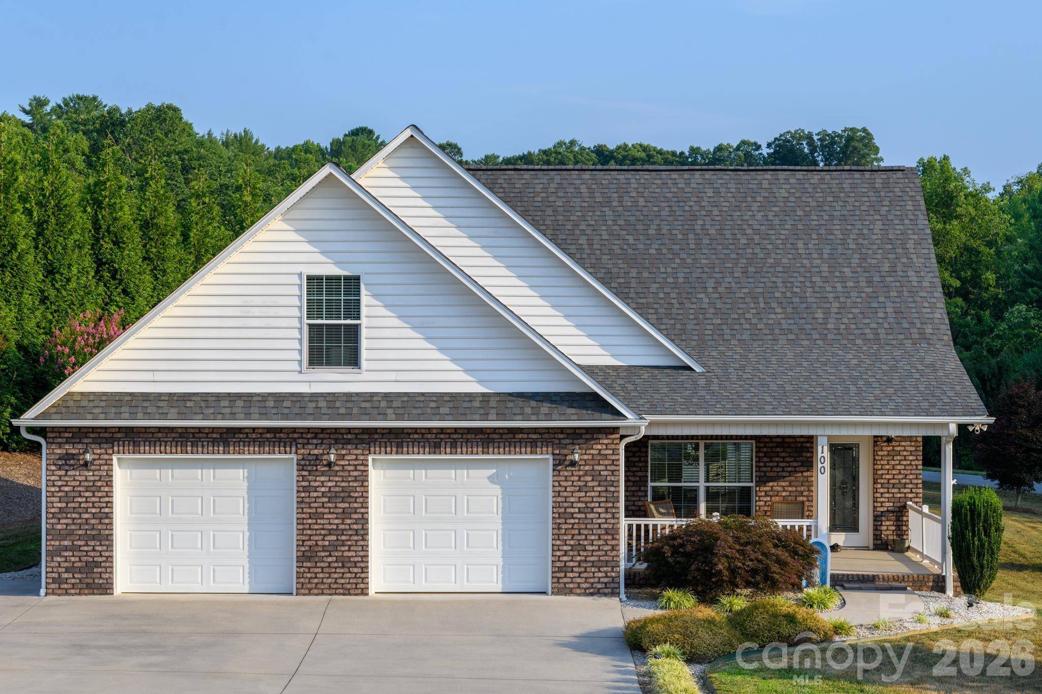 100 Rivercliff DR, Hudson, NC 28638