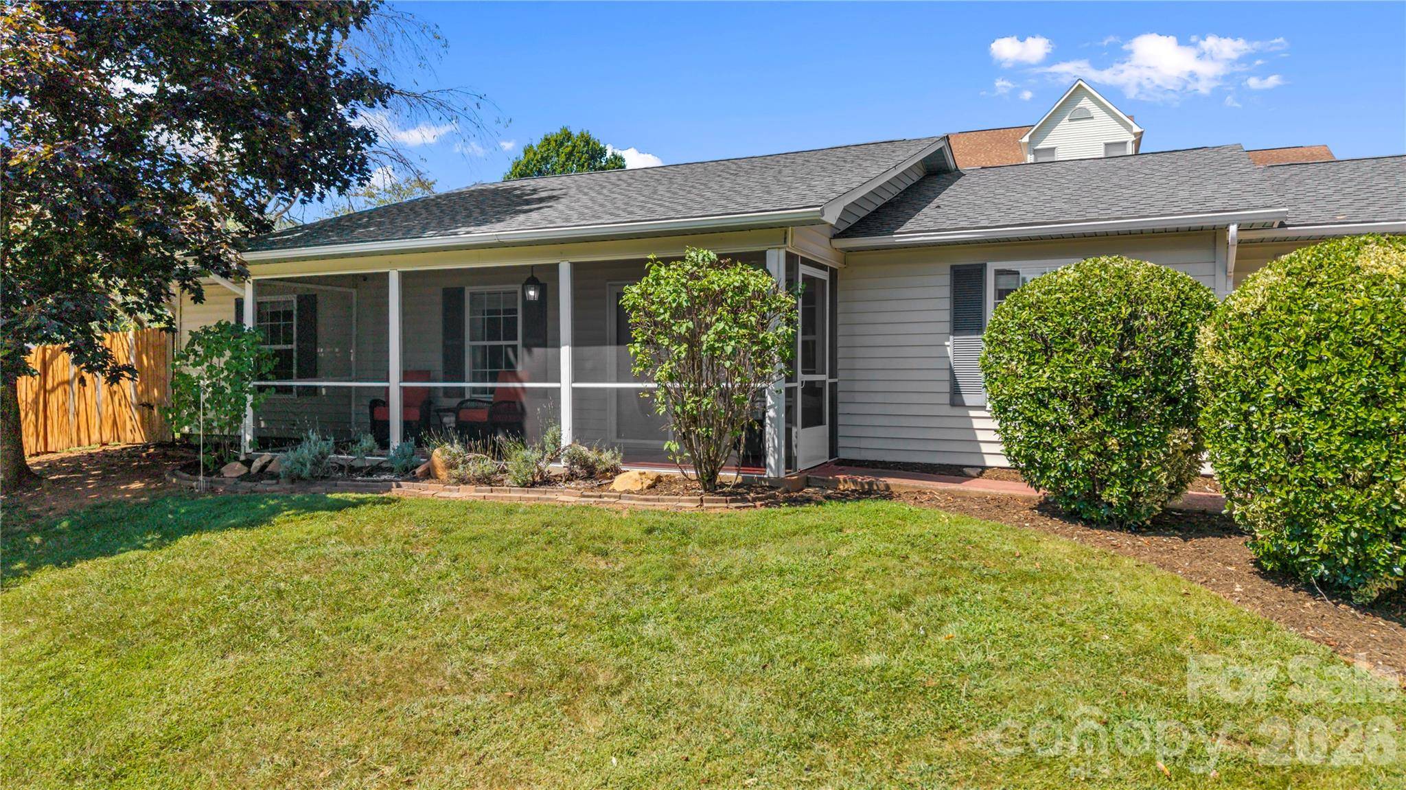 12 Sydney LN, Asheville, NC 28806
