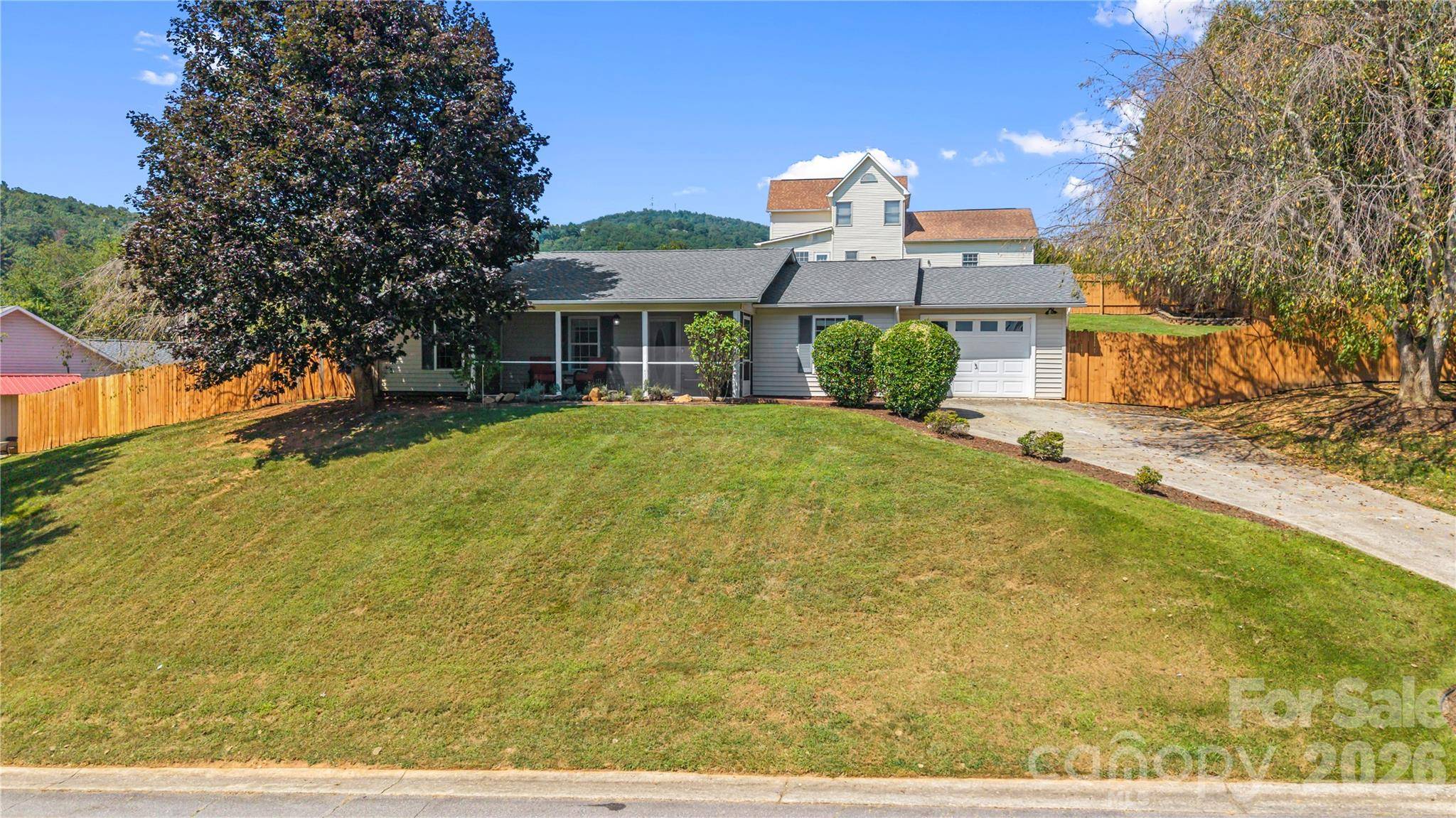 12 Sydney LN, Asheville, NC 28806