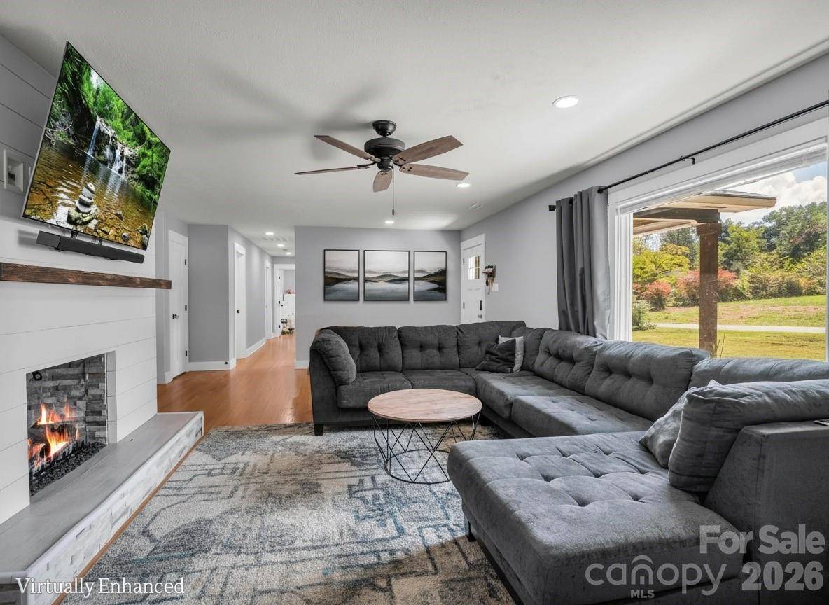 3208 Florida DR, Hendersonville, NC 28792