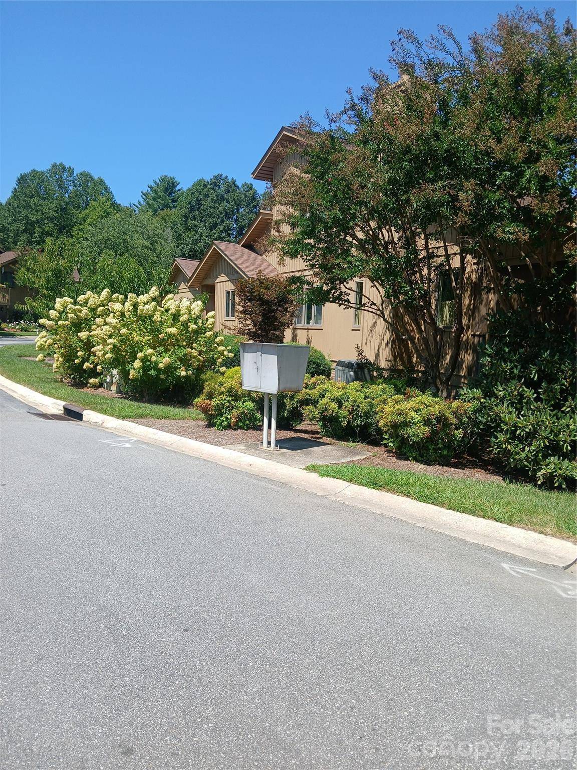 304 red oak DR, Hendersonville, NC 28791