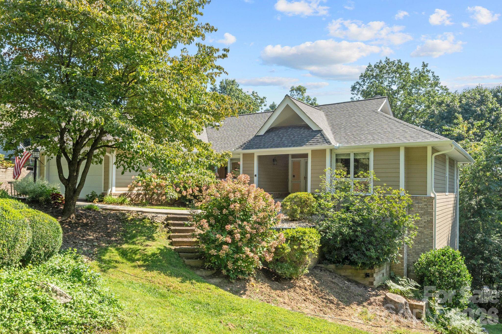 324 DAWNBROOK DR, Flat Rock, NC 28731