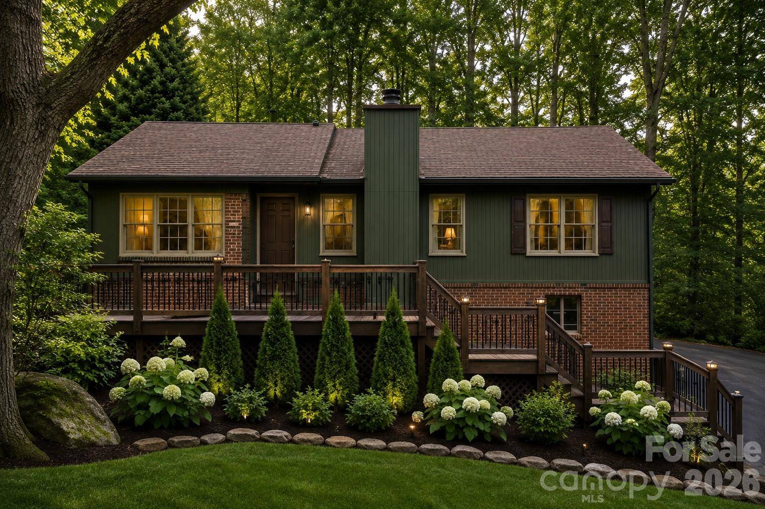 636 Goldview DR, Hendersonville, NC 28791