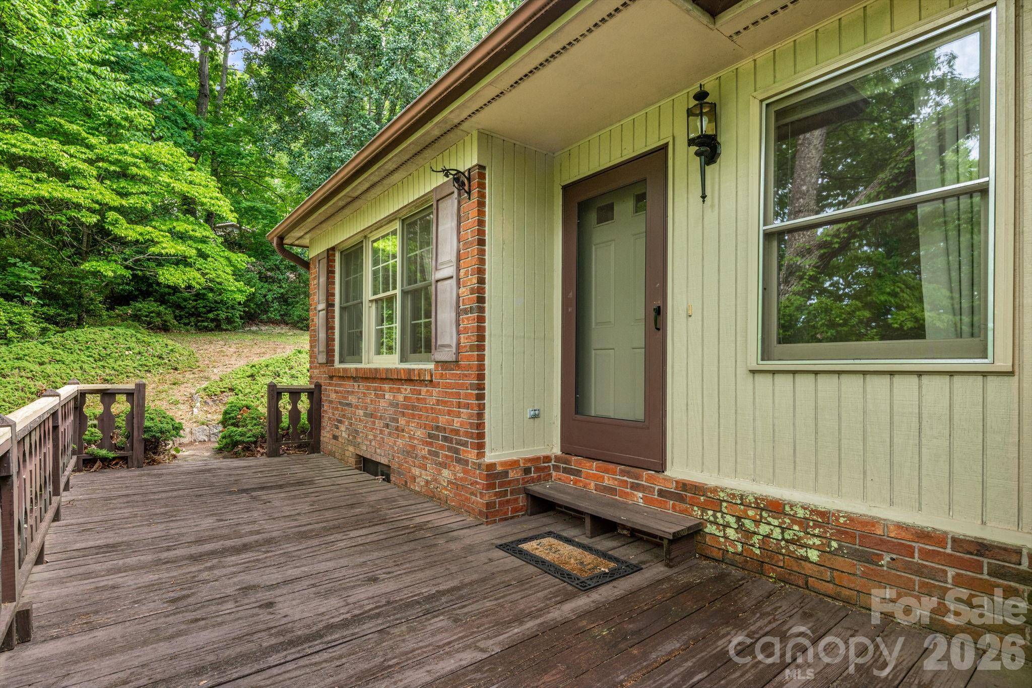636 Goldview DR, Hendersonville, NC 28791