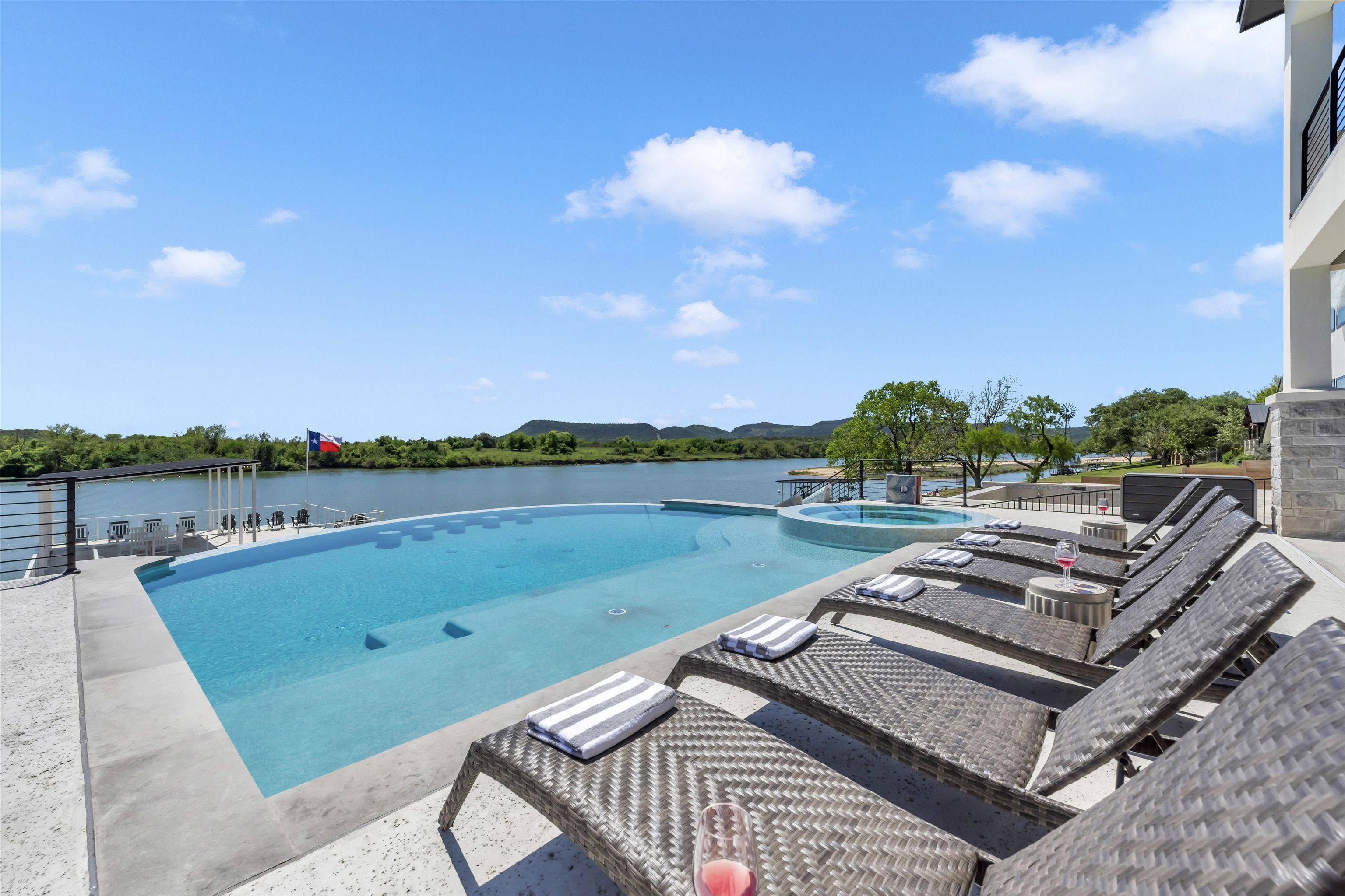 3204 River Oaks DR, Kingsland, TX 78639