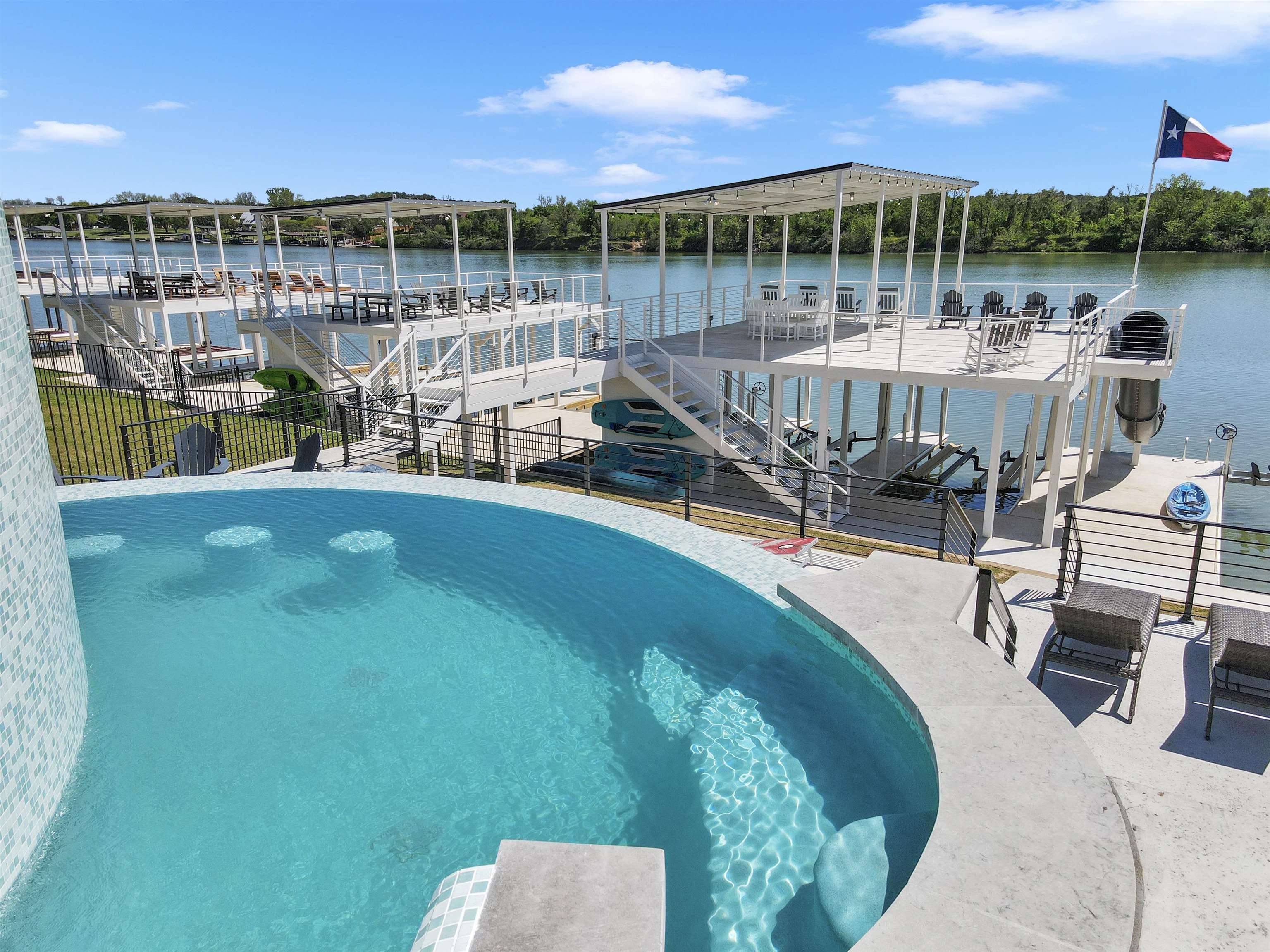 3204 River Oaks DR, Kingsland, TX 78639