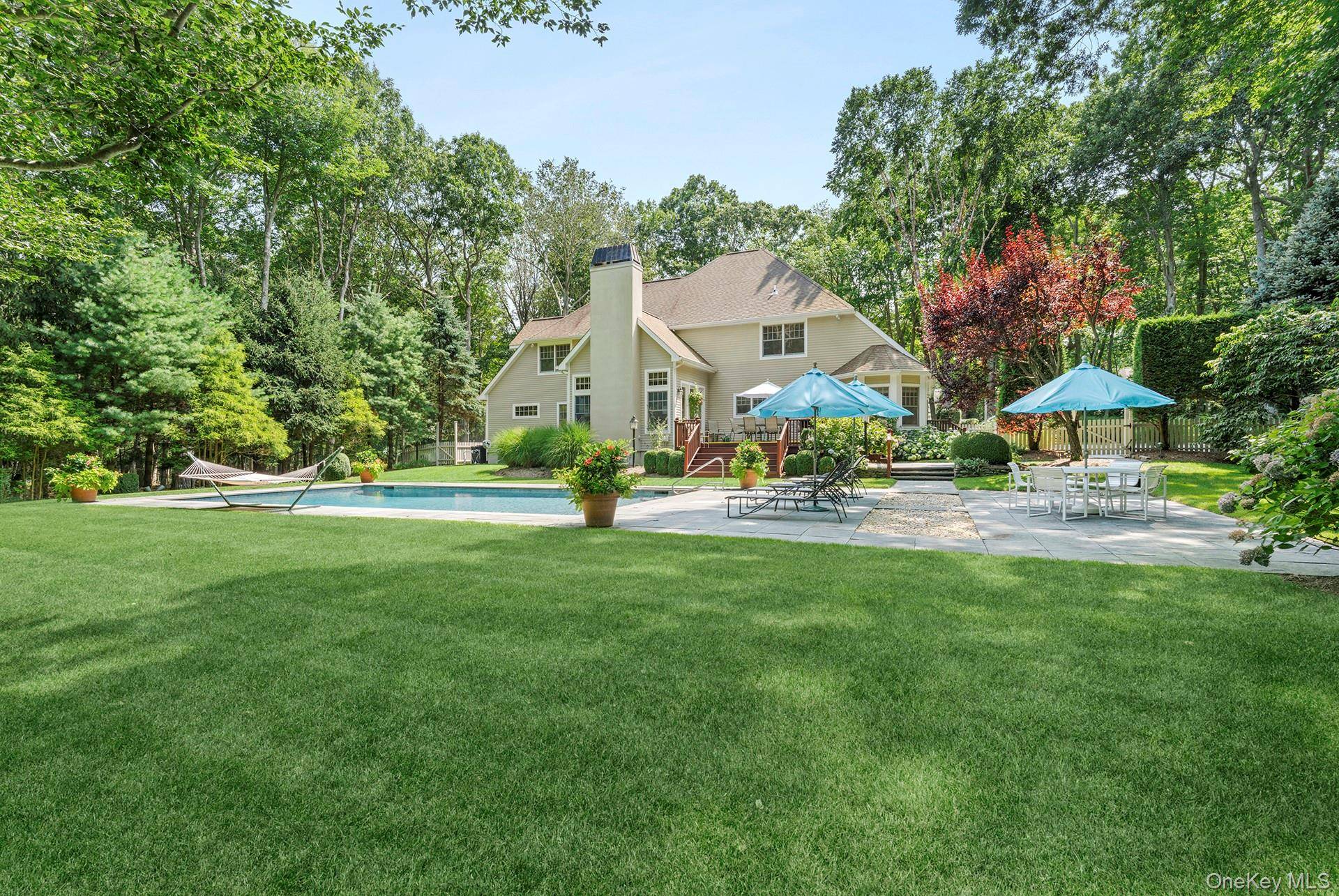 16 Barclay DR, Sag Harbor, NY 11963