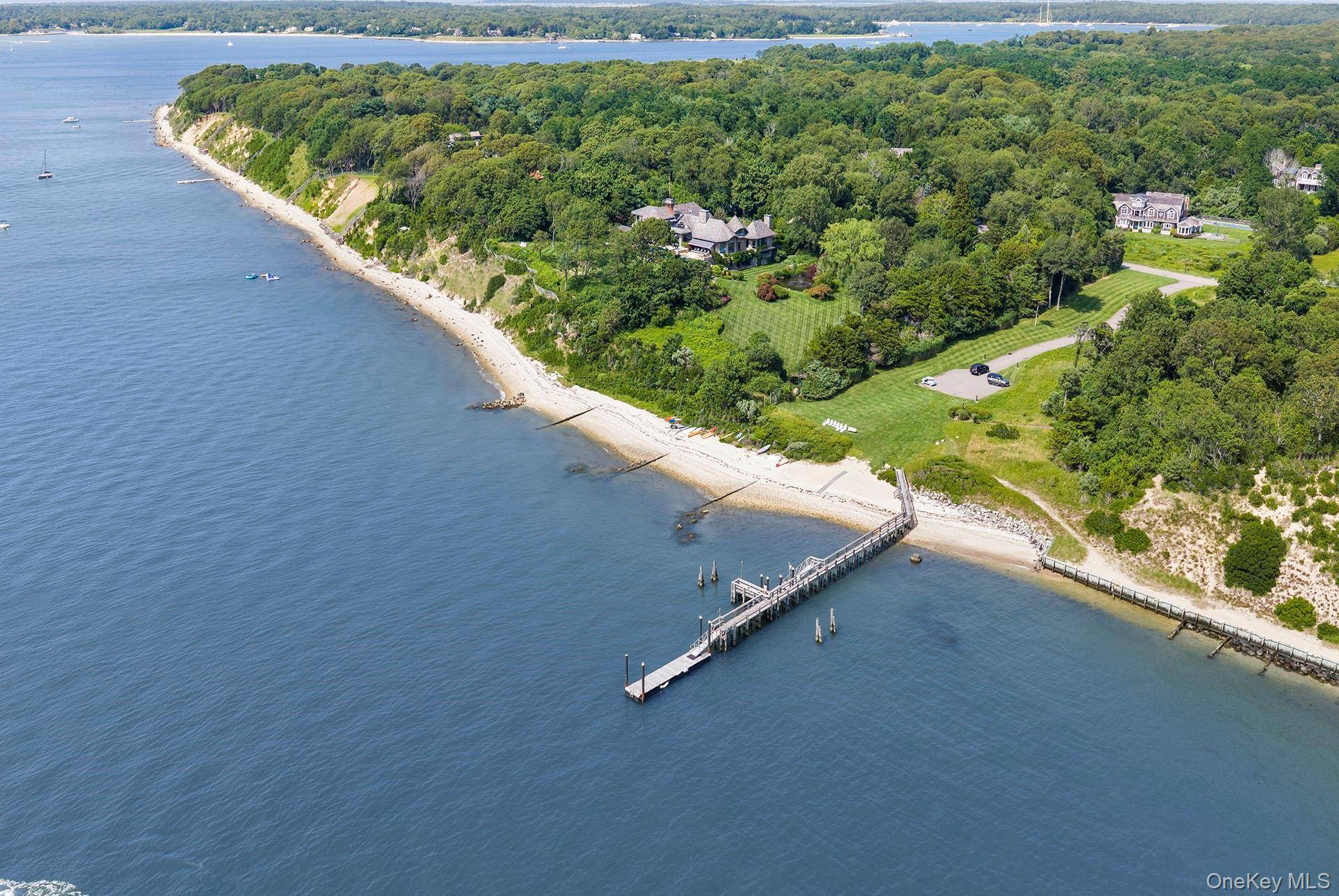 16 Barclay DR, Sag Harbor, NY 11963