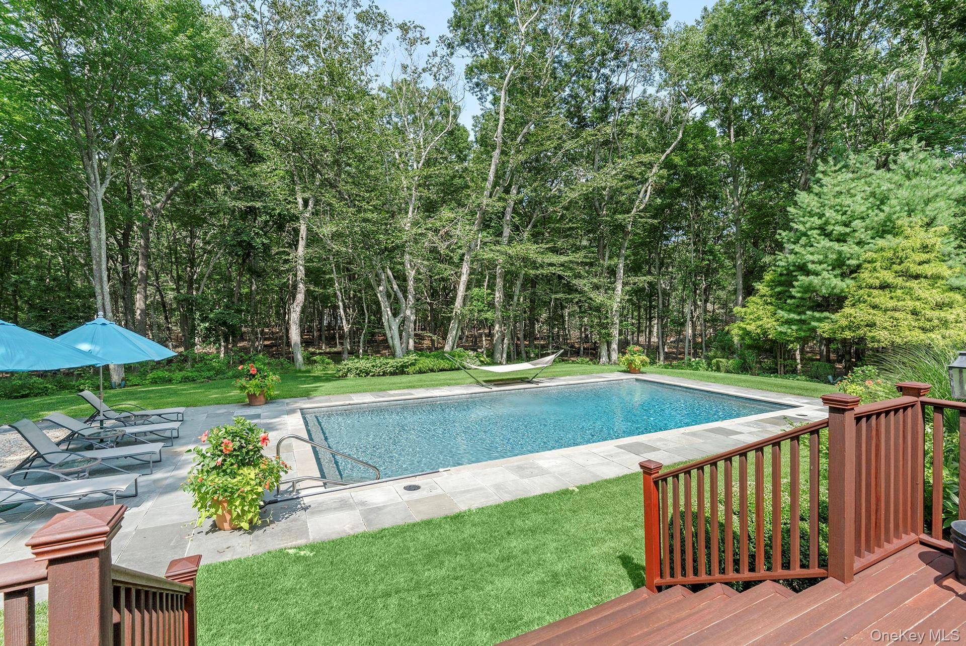 16 Barclay DR, Sag Harbor, NY 11963