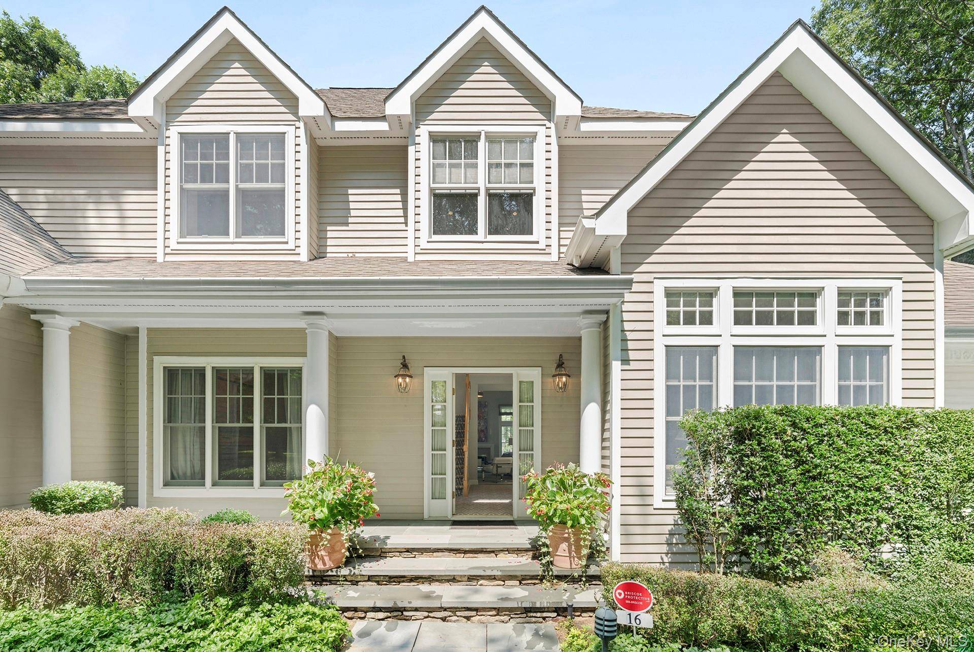 16 Barclay DR, Sag Harbor, NY 11963