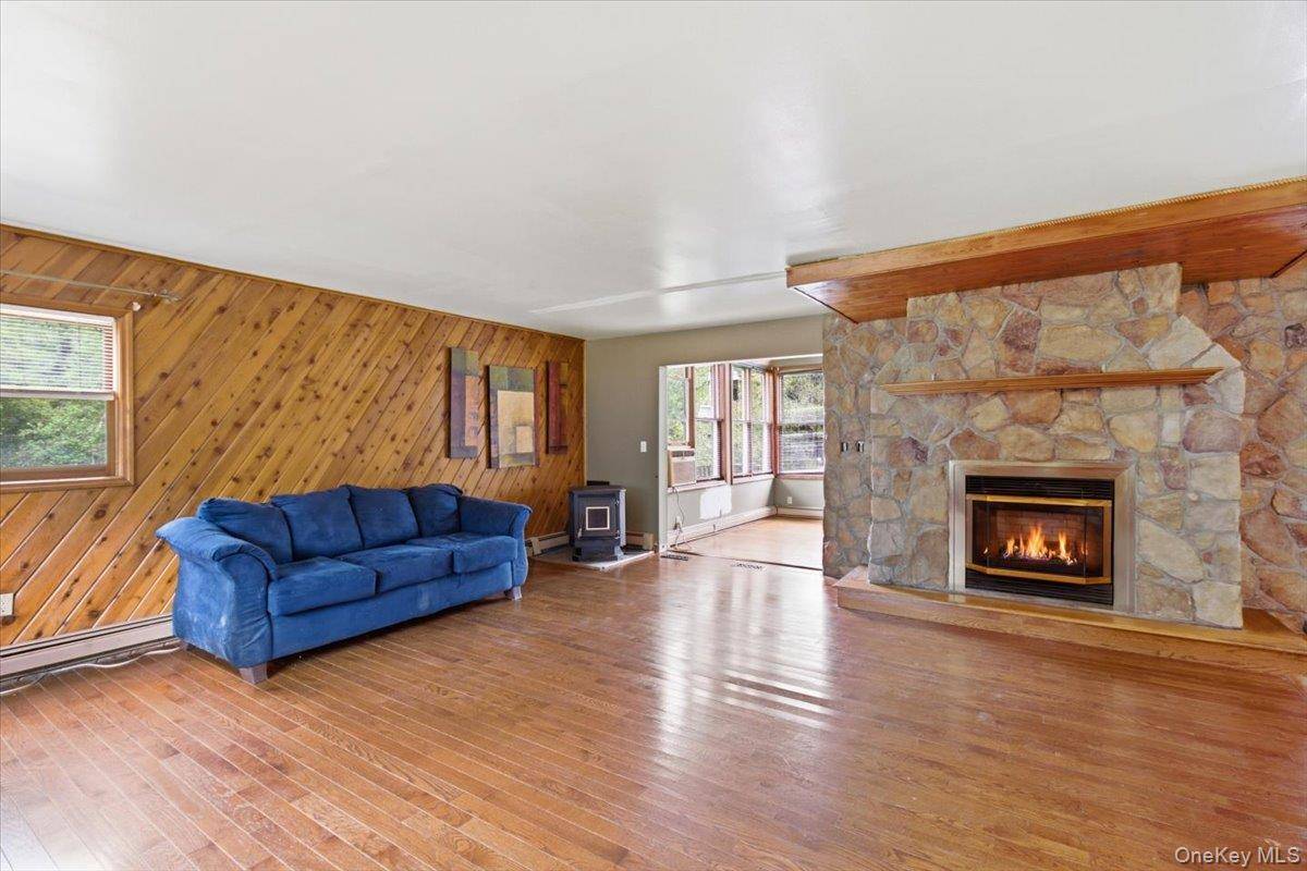 757 Bogart RD, Catskill, NY 12414