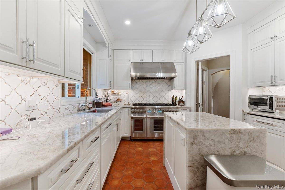 501 Broadway, Lawrence, NY 11559
