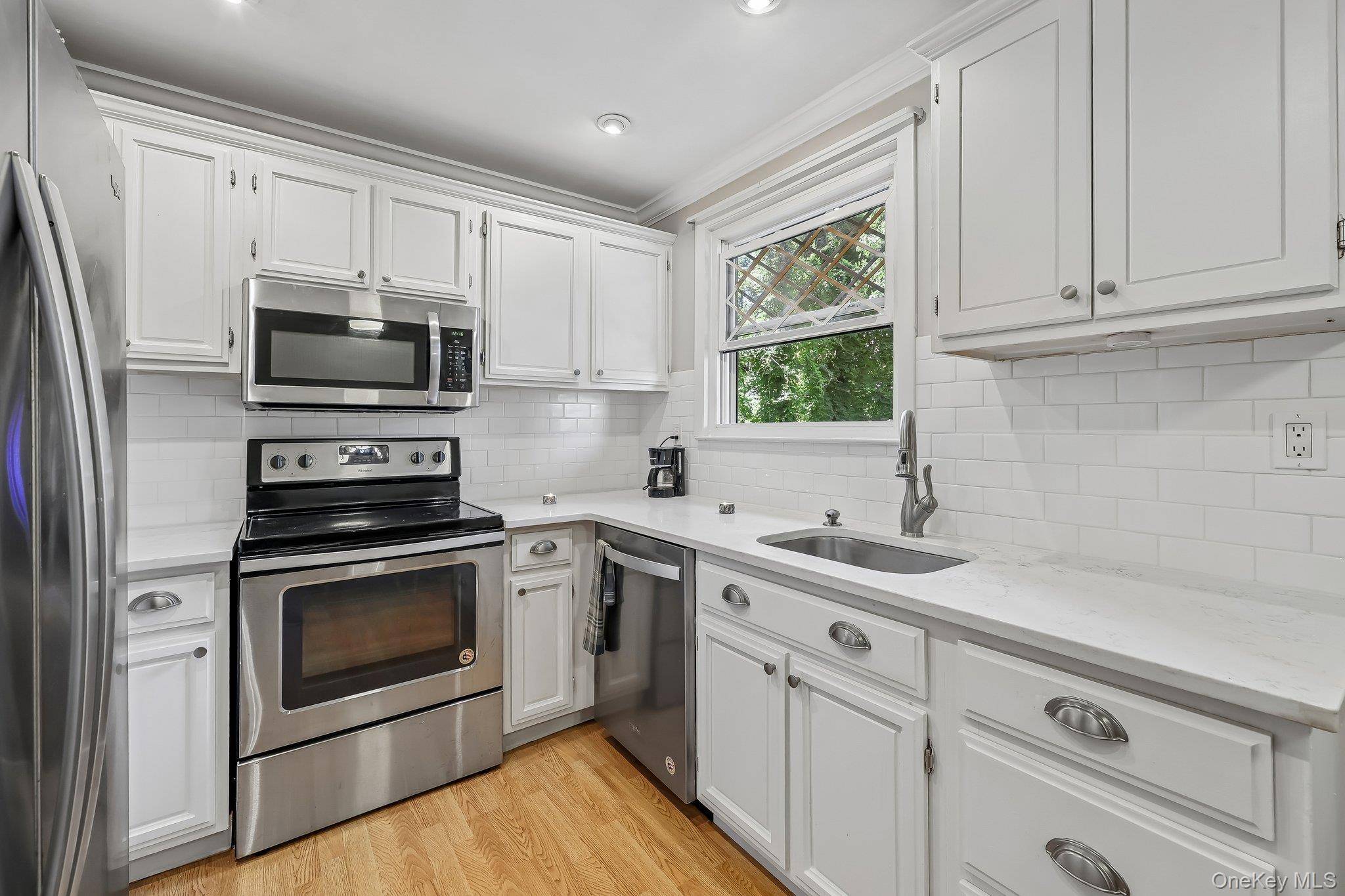 433 Sierra Vista LN, Valley Cottage, NY 10989