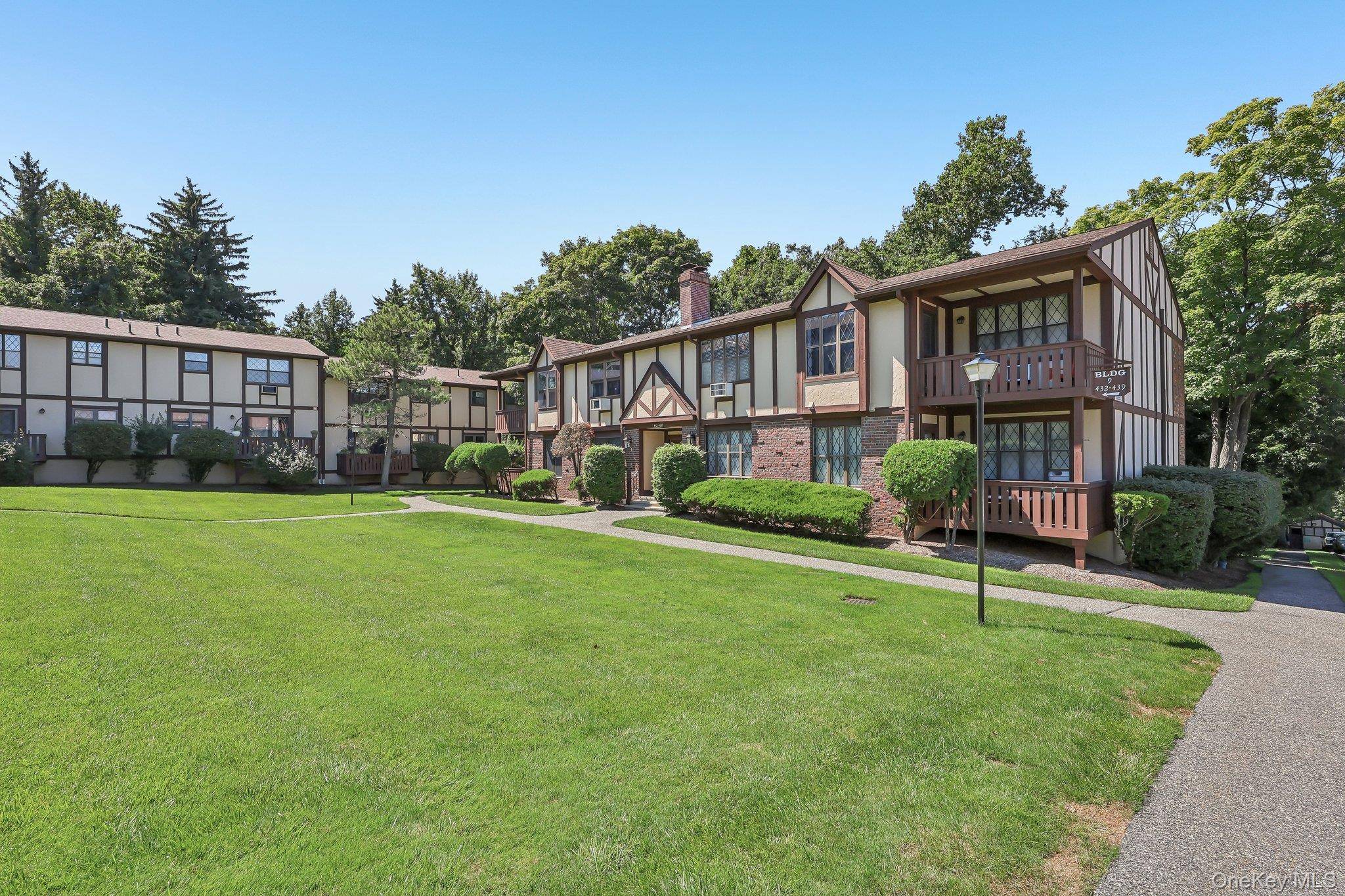 433 Sierra Vista LN, Valley Cottage, NY 10989