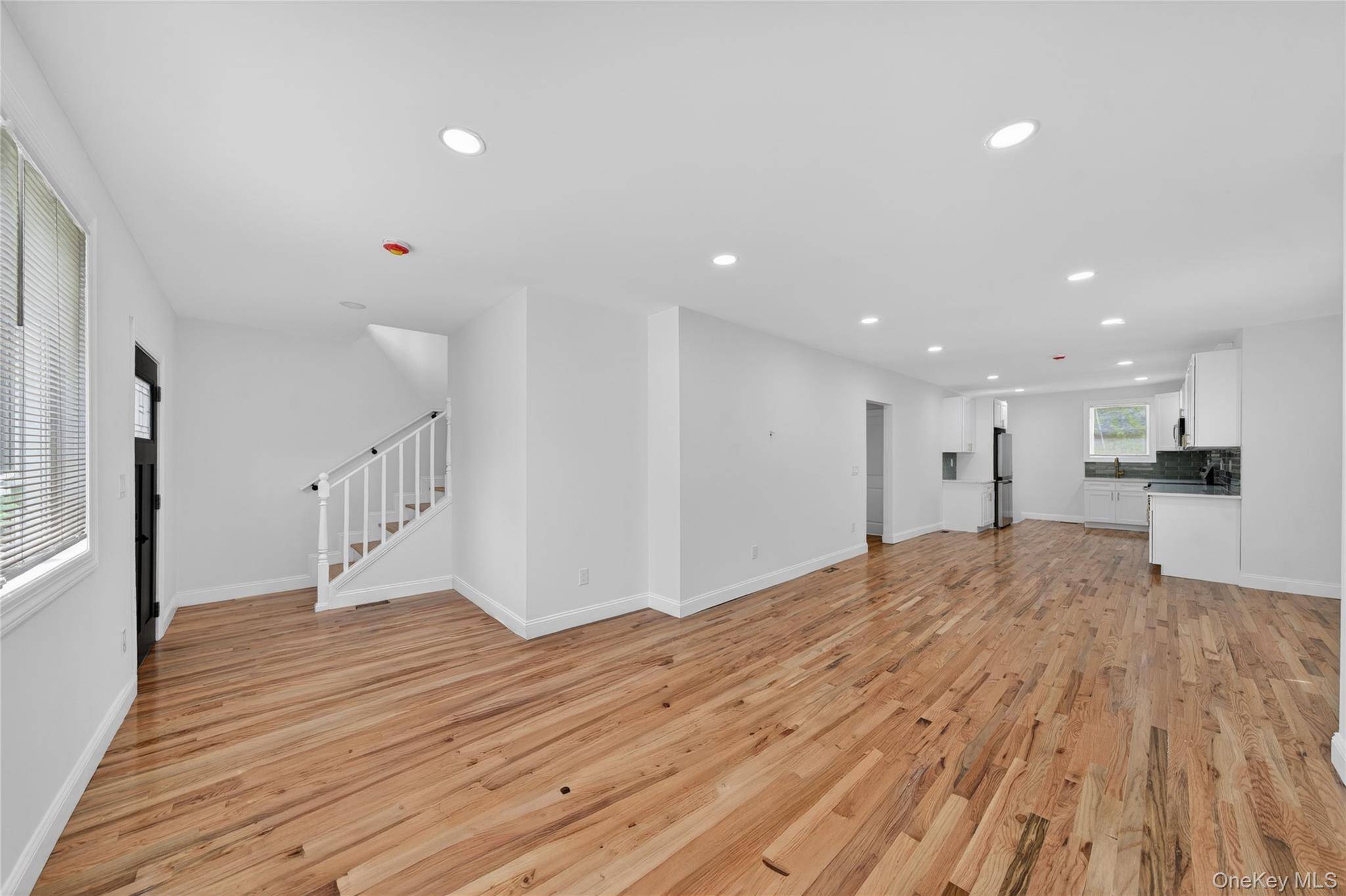15 Grand PL, Huntington Station, NY 11746
