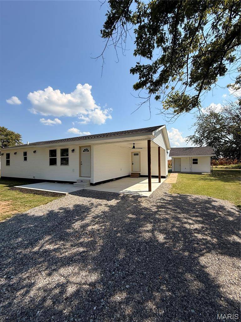 39594 County Road 227A, Campbell, MO 63933