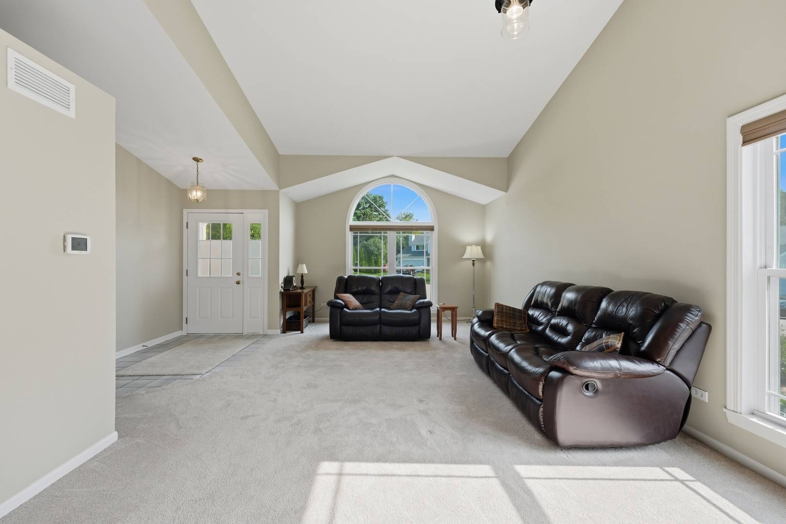 413 Harbor DR, Carpentersville, IL 60110