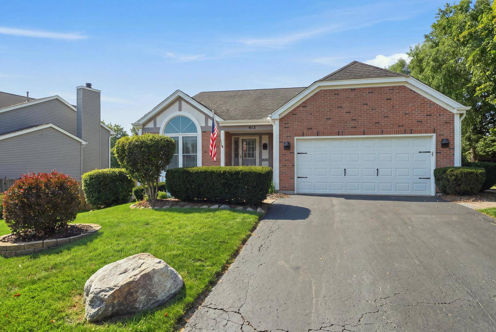 413 Harbor DR, Carpentersville, IL 60110